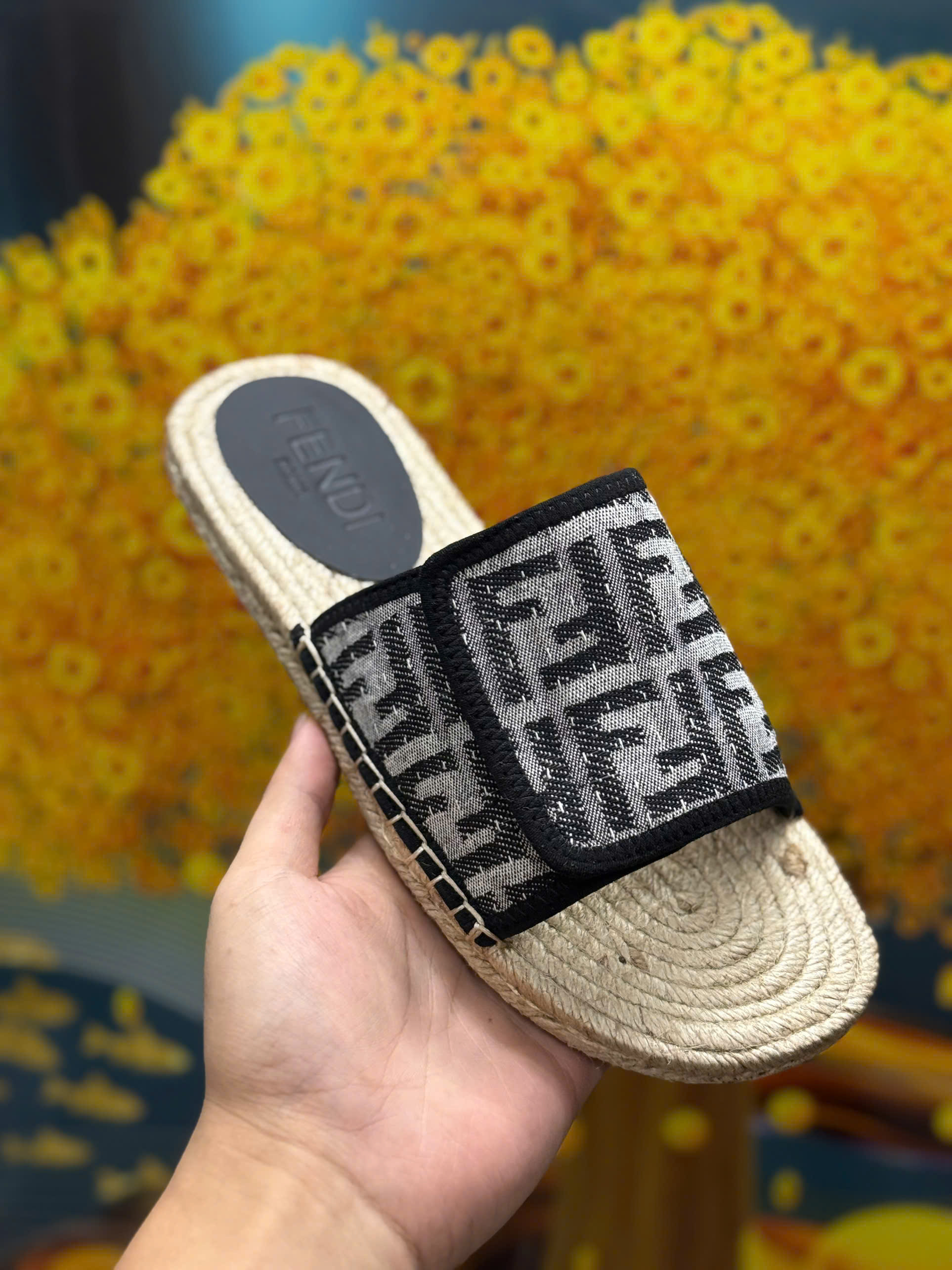 Dép lê quai ngang đế cói Fendi FF Trắng họa tiết logo Like Auth on web fullbox bill thẻ MVT