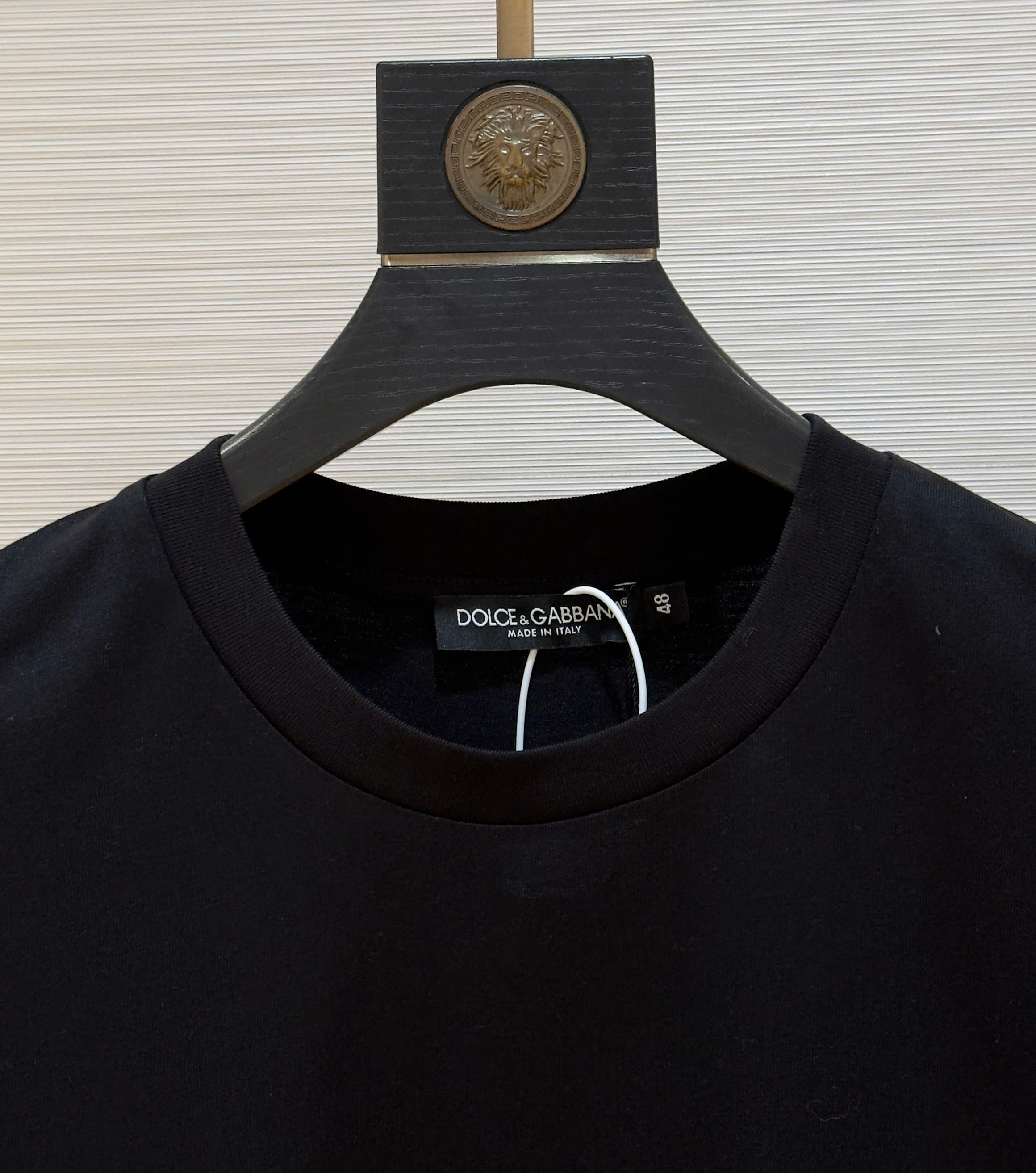Áo phông T-shirt Dolce Gabbana DG Đen logo chữ Trắng ngực Like Auth on web DDT