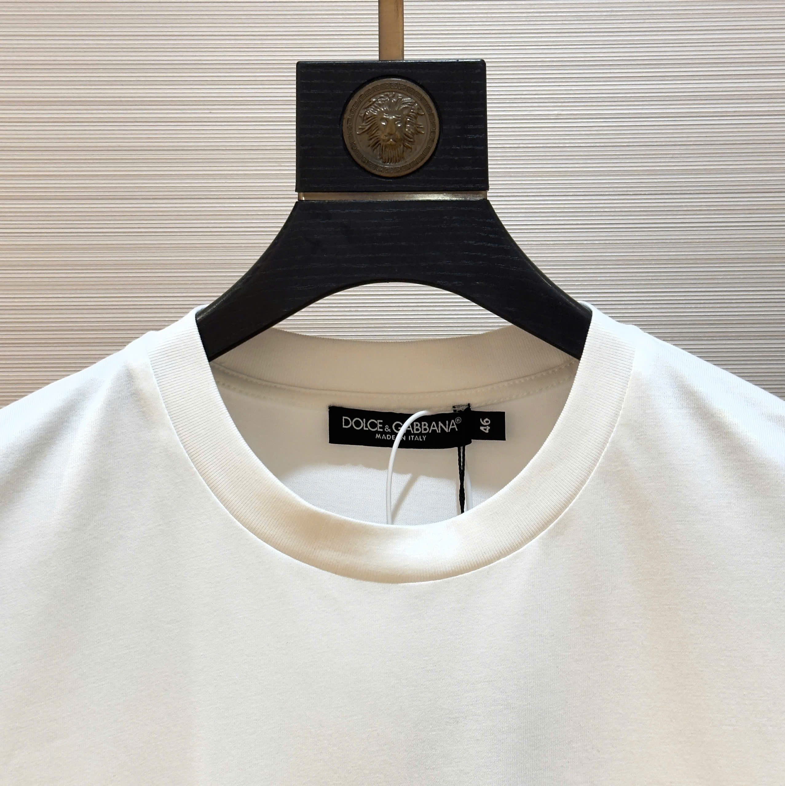 Áo phông T-shirt Dolce Gabbana DG Trắng họa tiết logo mã vạch Đen ngực Like Auth on web DDT