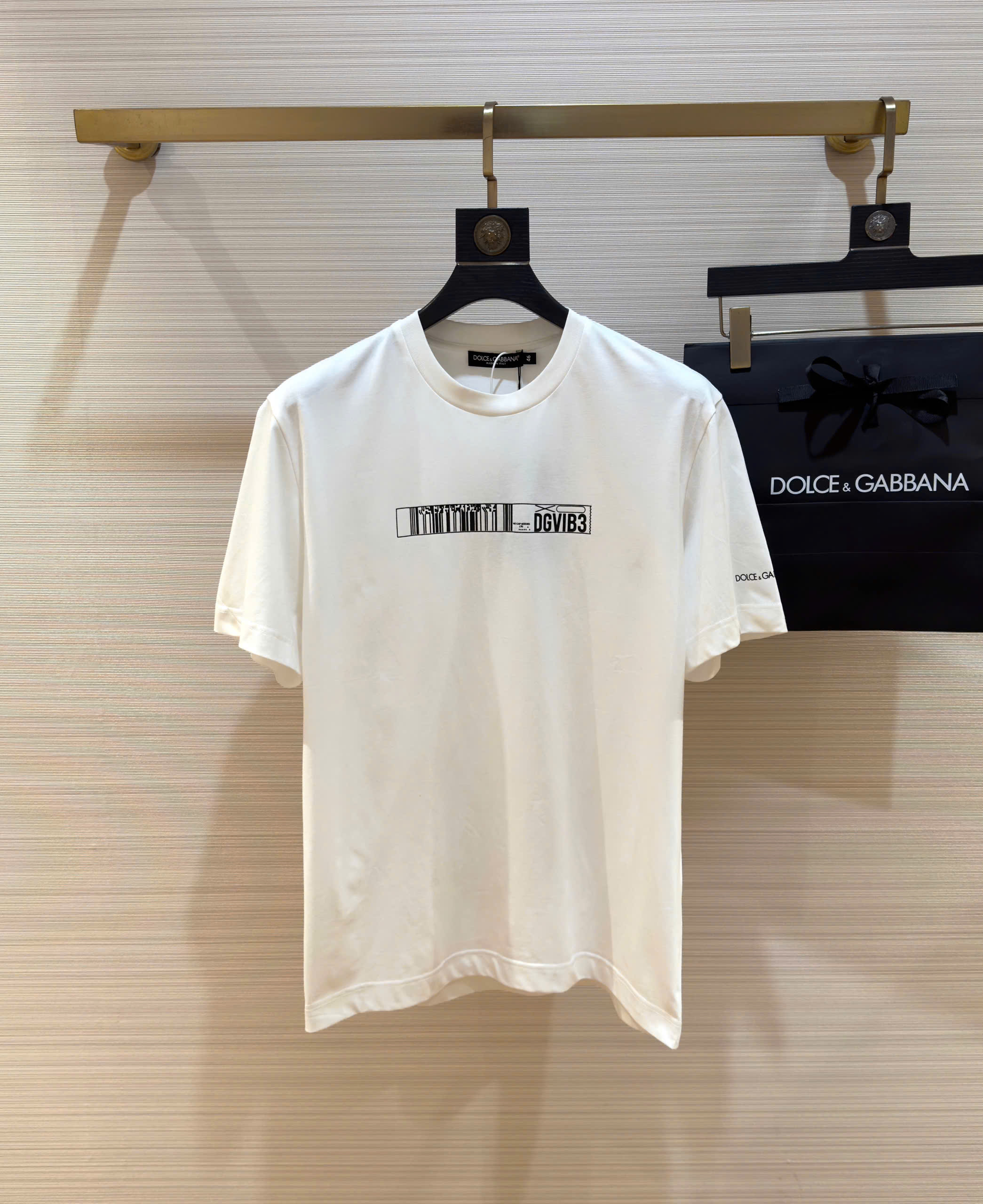 Áo phông T-shirt Dolce Gabbana DG Trắng họa tiết logo mã vạch Đen ngực Like Auth on web DDT