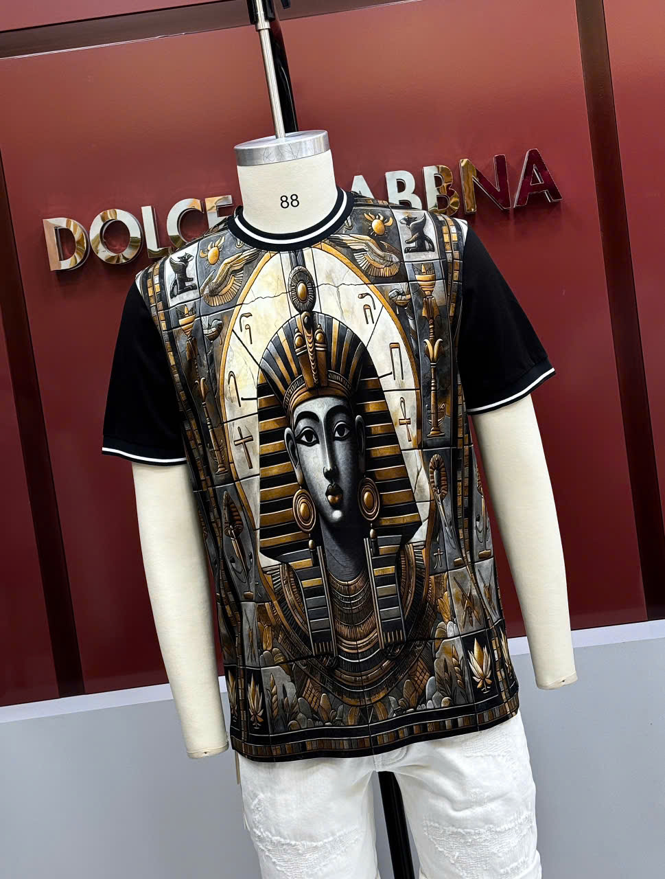Áo phông T-shirt Dolce Gabbana DG họa tiết nữ thần Ai Cập Like Auth on web LK