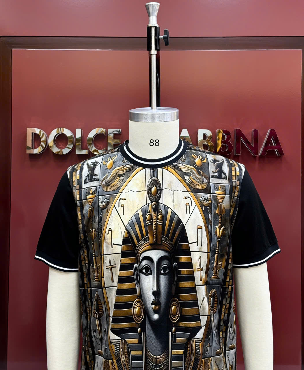 Áo phông T-shirt Dolce Gabbana DG họa tiết nữ thần Ai Cập Like Auth on web LK