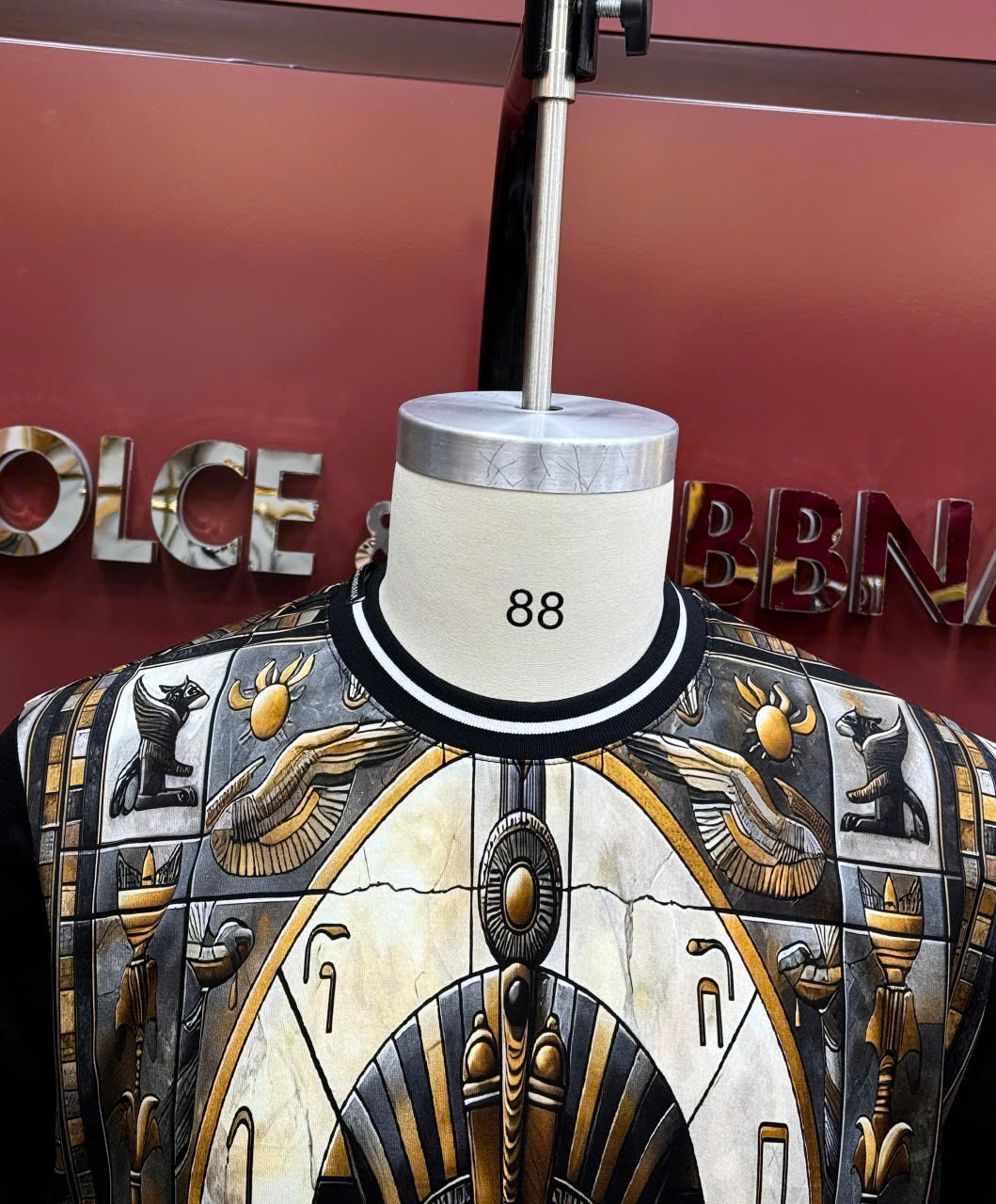 Áo phông T-shirt Dolce Gabbana DG họa tiết nữ thần Ai Cập Like Auth on web LK