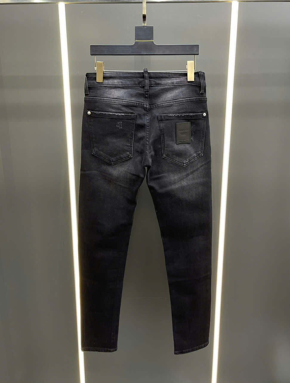Quần Jean Dolce Gabbana DG Đen rách mài tag da thêu túi sau khóa khuy Like Auth on web LK