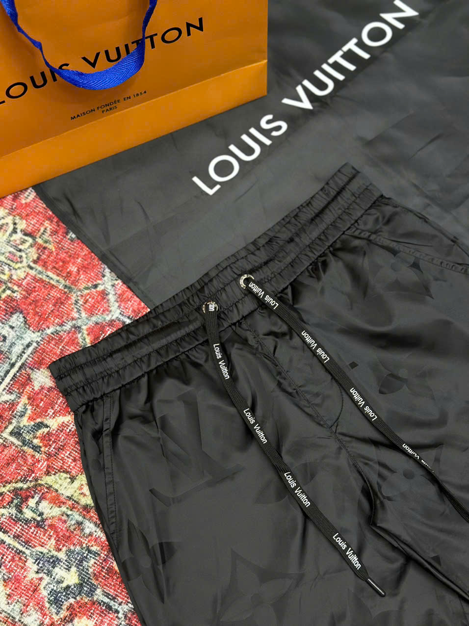 Quần short gió Louis Vuitton LV Đen họa tiết hoa vân to Like Auth 1-1 on web NV