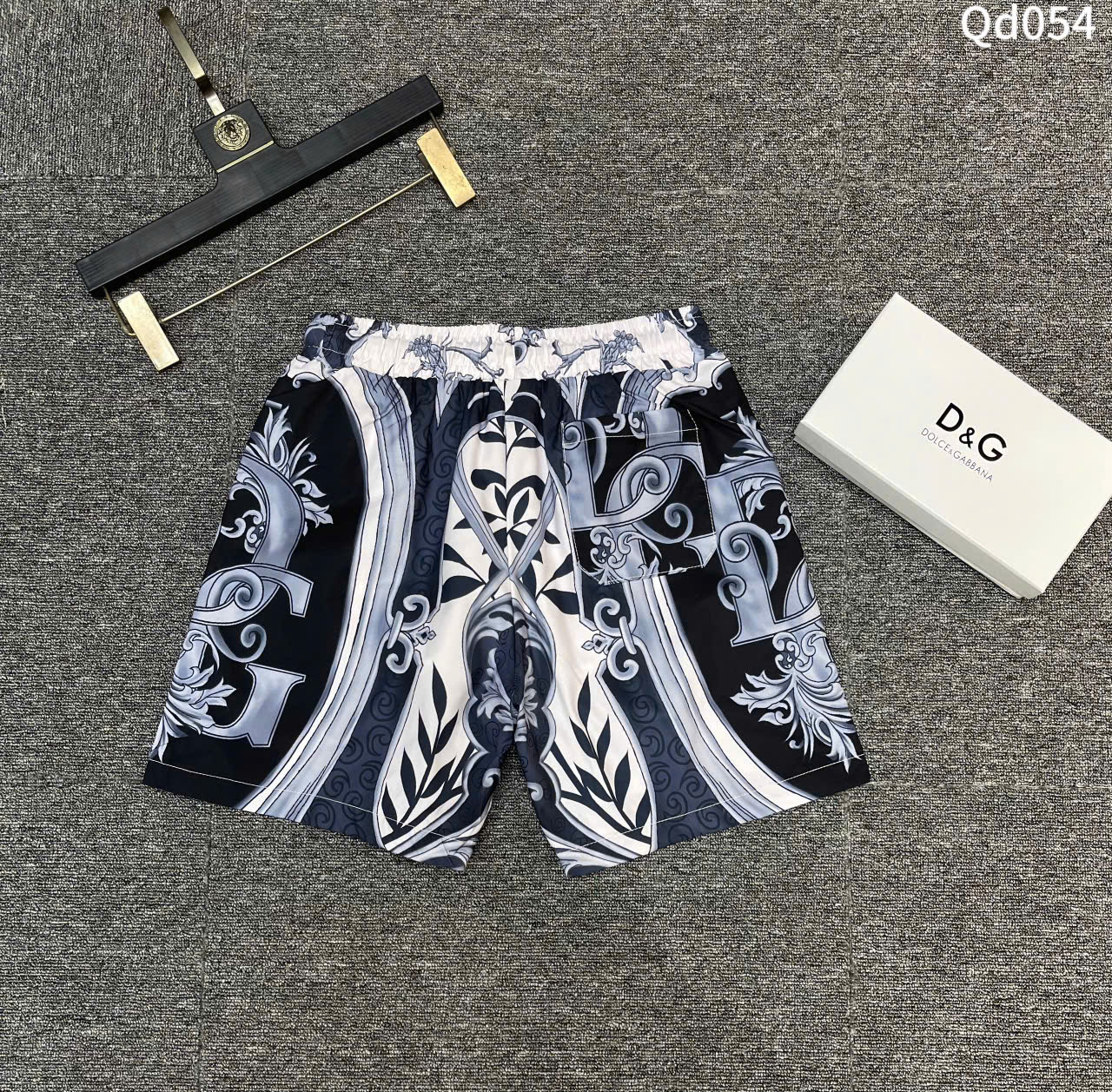 Quần short gió Dolce Gabbana DG họa tiết hoa văn quý tộc Like Auth 1-1 on web LK