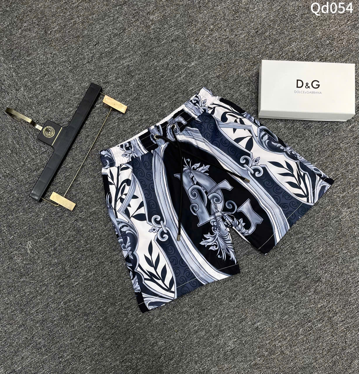 Quần short gió Dolce Gabbana DG họa tiết hoa văn quý tộc Like Auth 1-1 on web LK