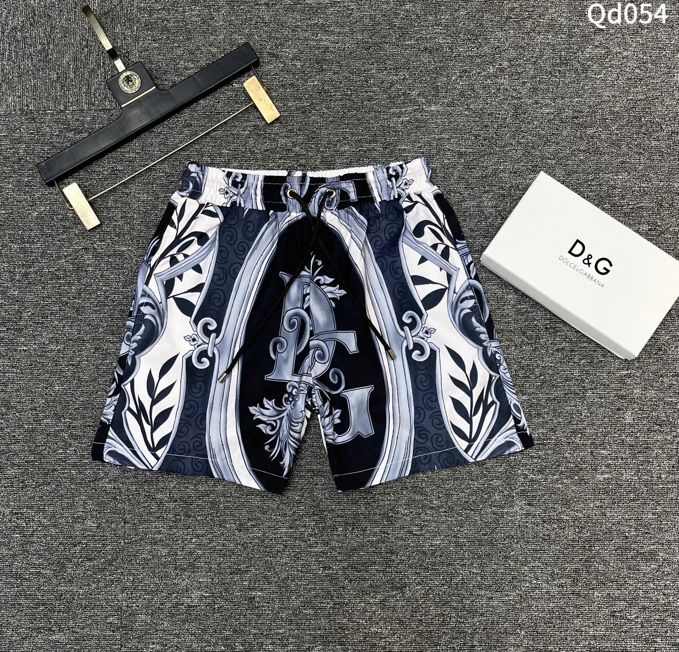 Quần short gió Dolce Gabbana DG họa tiết hoa văn quý tộc Like Auth 1-1 on web LK