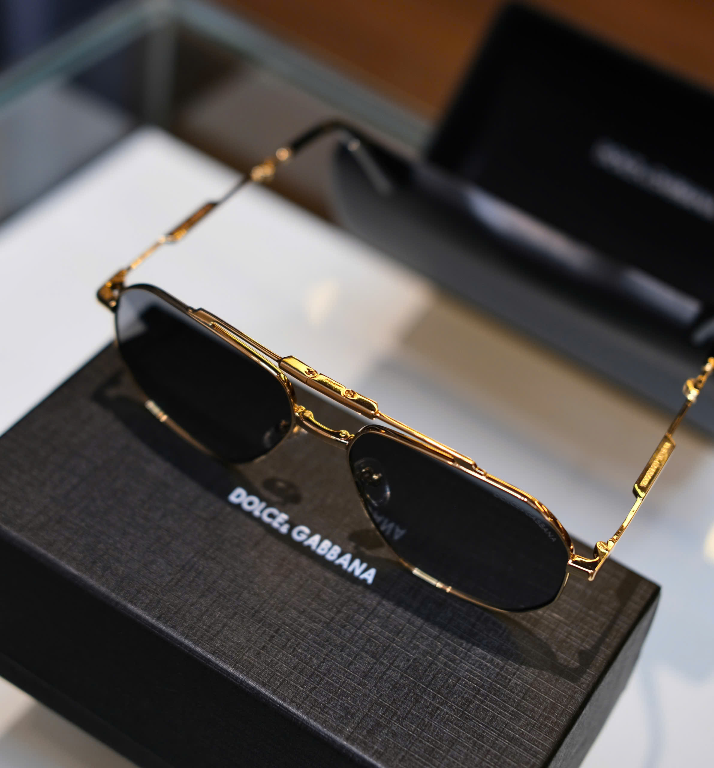 Kính mắt thời trang Dolce Gabbana DG Đen gọng kim loại Vàng đuôi Đen Like Auth on web fullbox DDT