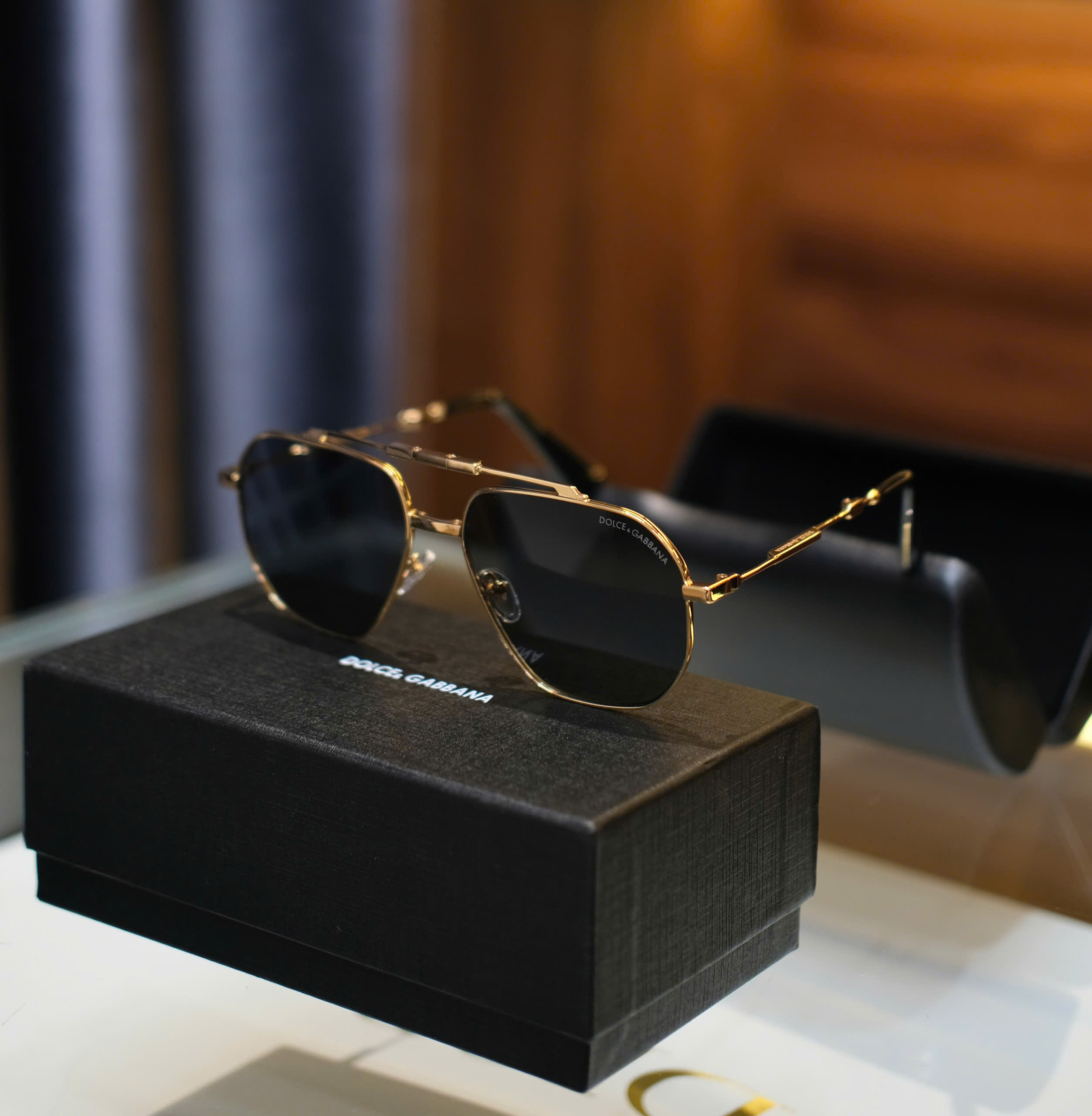 Kính mắt thời trang Dolce Gabbana DG Đen gọng kim loại Vàng đuôi Đen Like Auth on web fullbox DDT