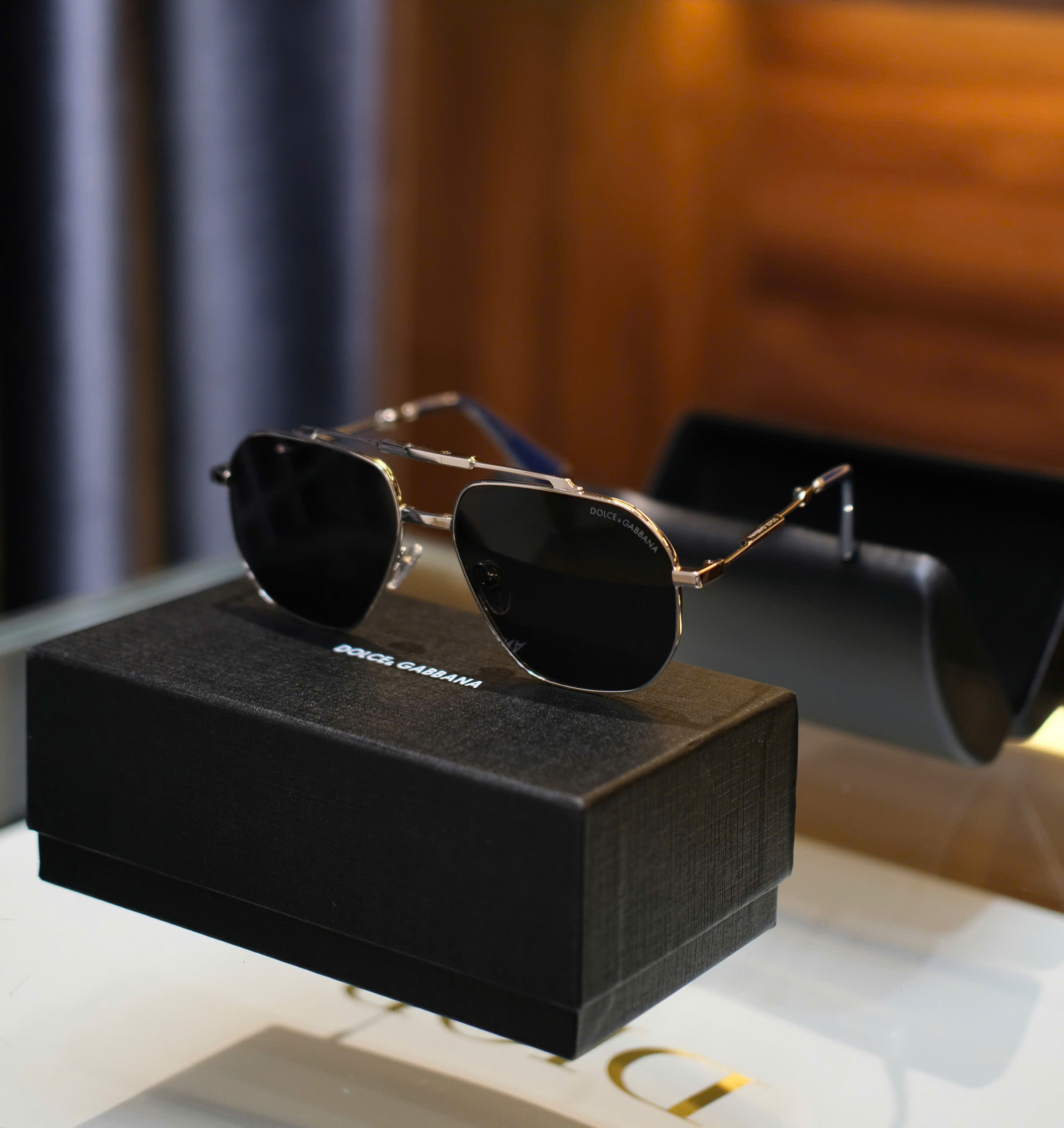 Kính mắt thời trang Dolce Gabbana DG Đen gọng kim loại Vàng đuôi Xanh Like Auth on web fullbox DDT