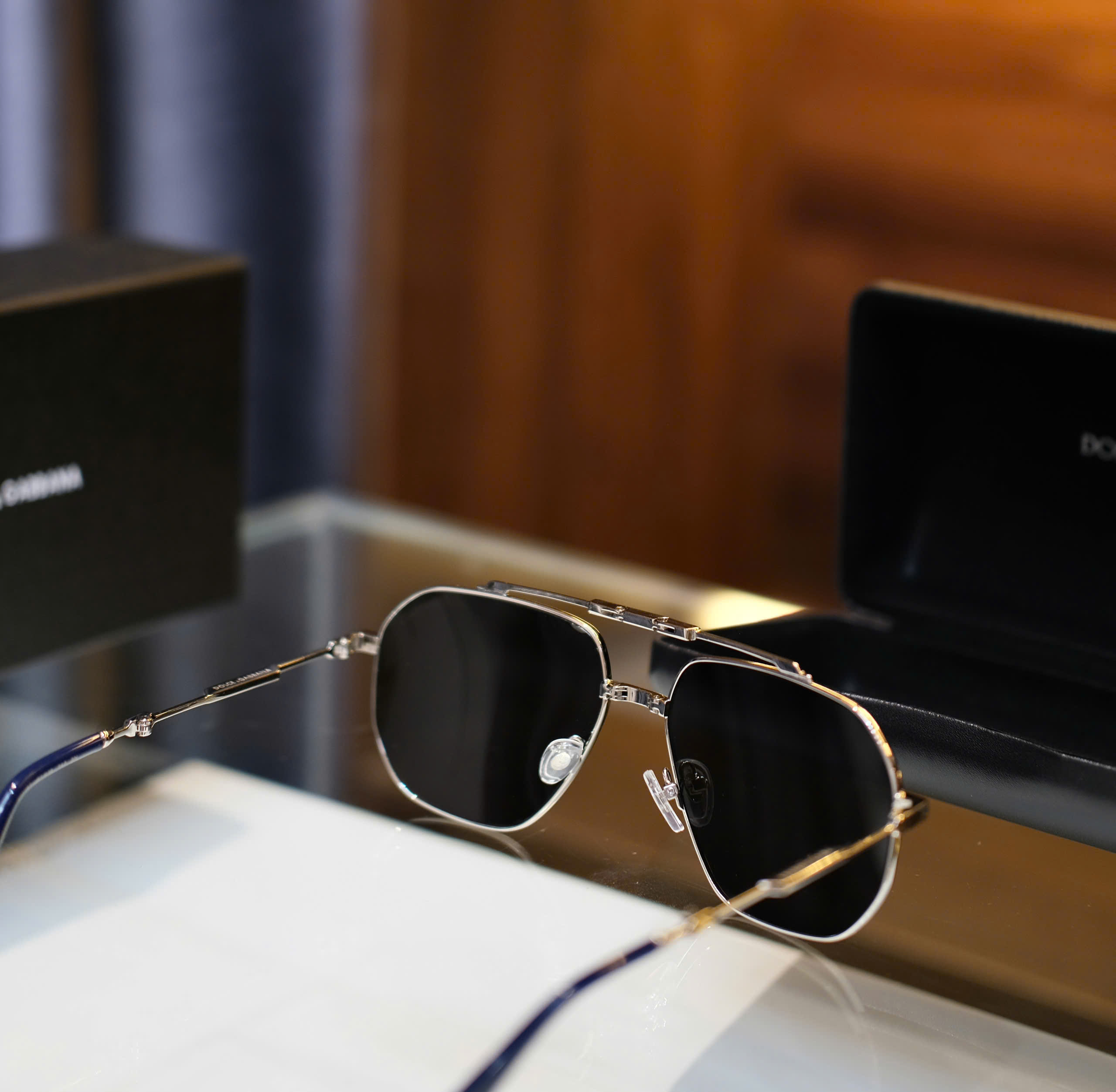 Kính mắt thời trang Dolce Gabbana DG Đen gọng kim loại Vàng đuôi Xanh Like Auth on web fullbox DDT
