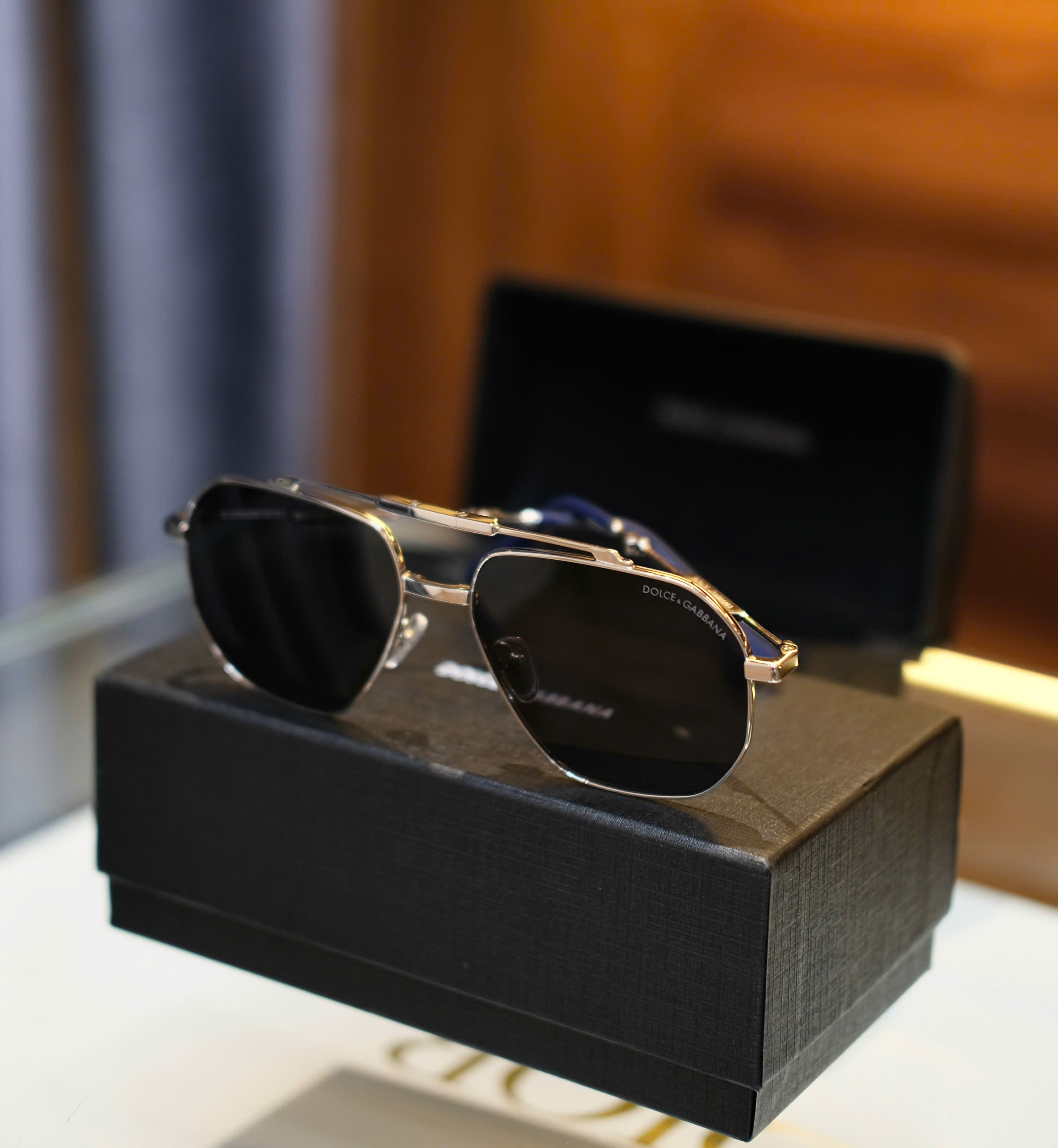 Kính mắt thời trang Dolce Gabbana DG Đen gọng kim loại Vàng đuôi Xanh Like Auth on web fullbox DDT