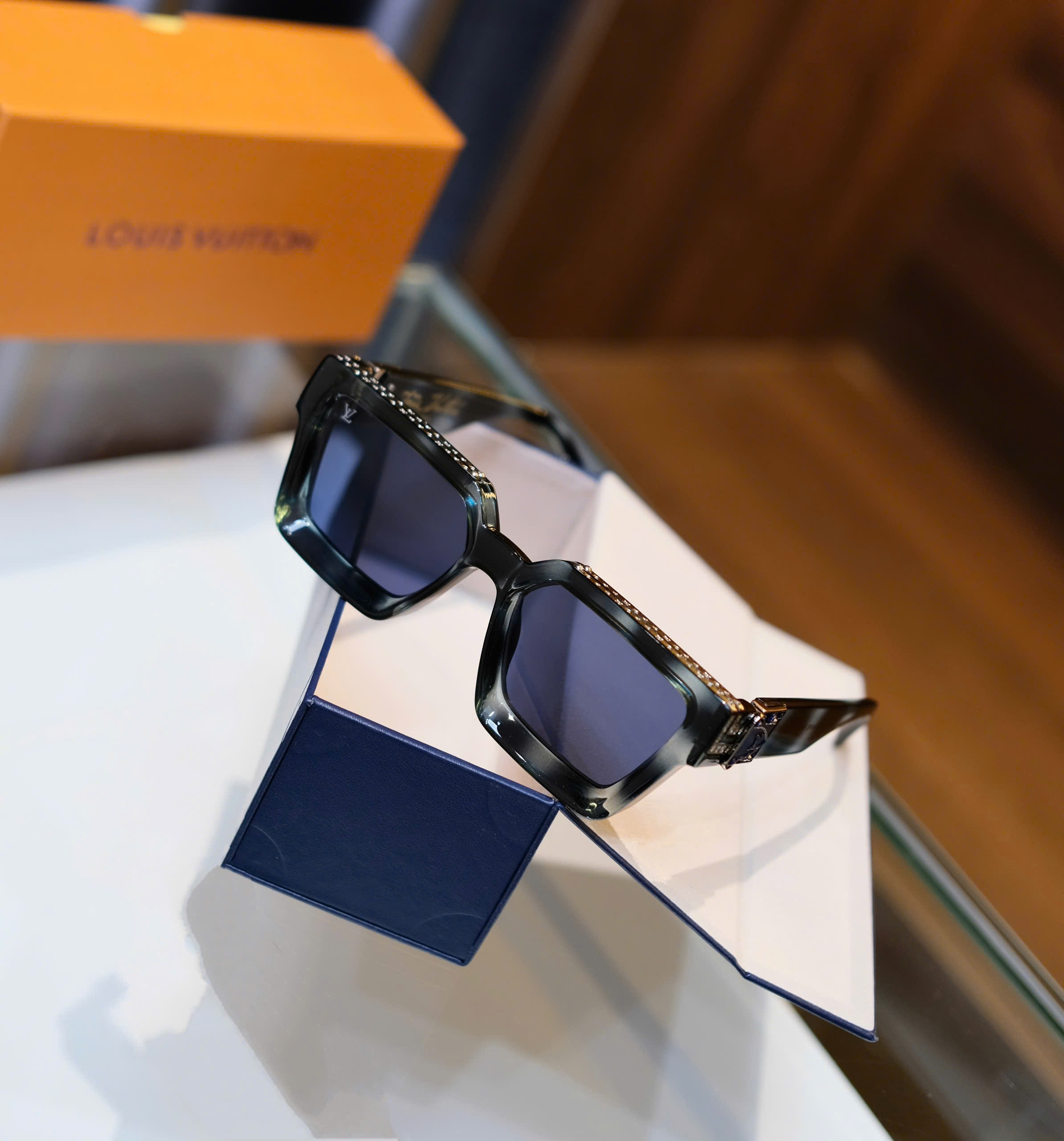 Kính mắt thời trang Louis Vuitton LV Đen loang phối đính đá viền logo gọng Like Auth on web fullbox DDT