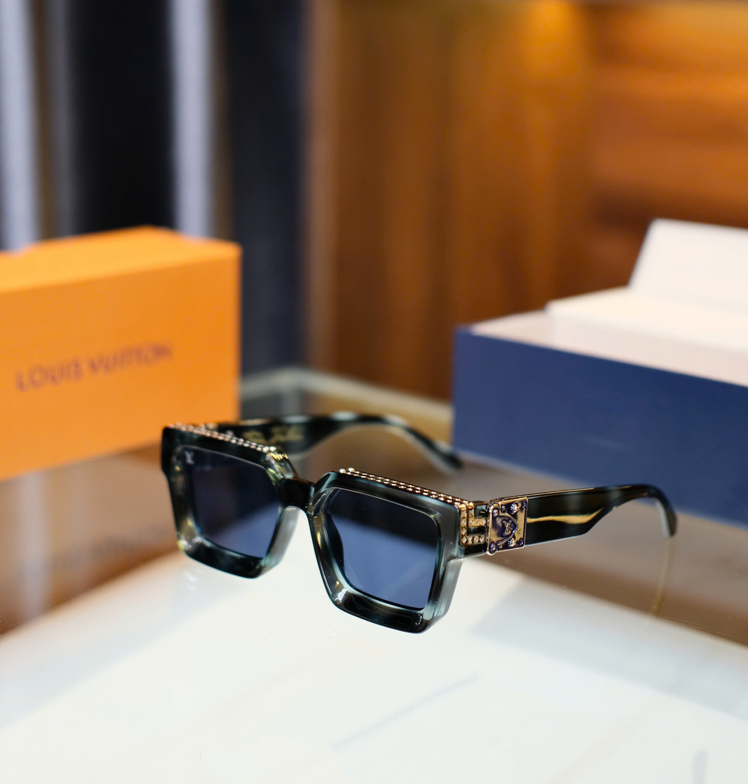 Kính mắt thời trang Louis Vuitton LV Đen loang phối đính đá viền logo gọng Like Auth on web fullbox DDT