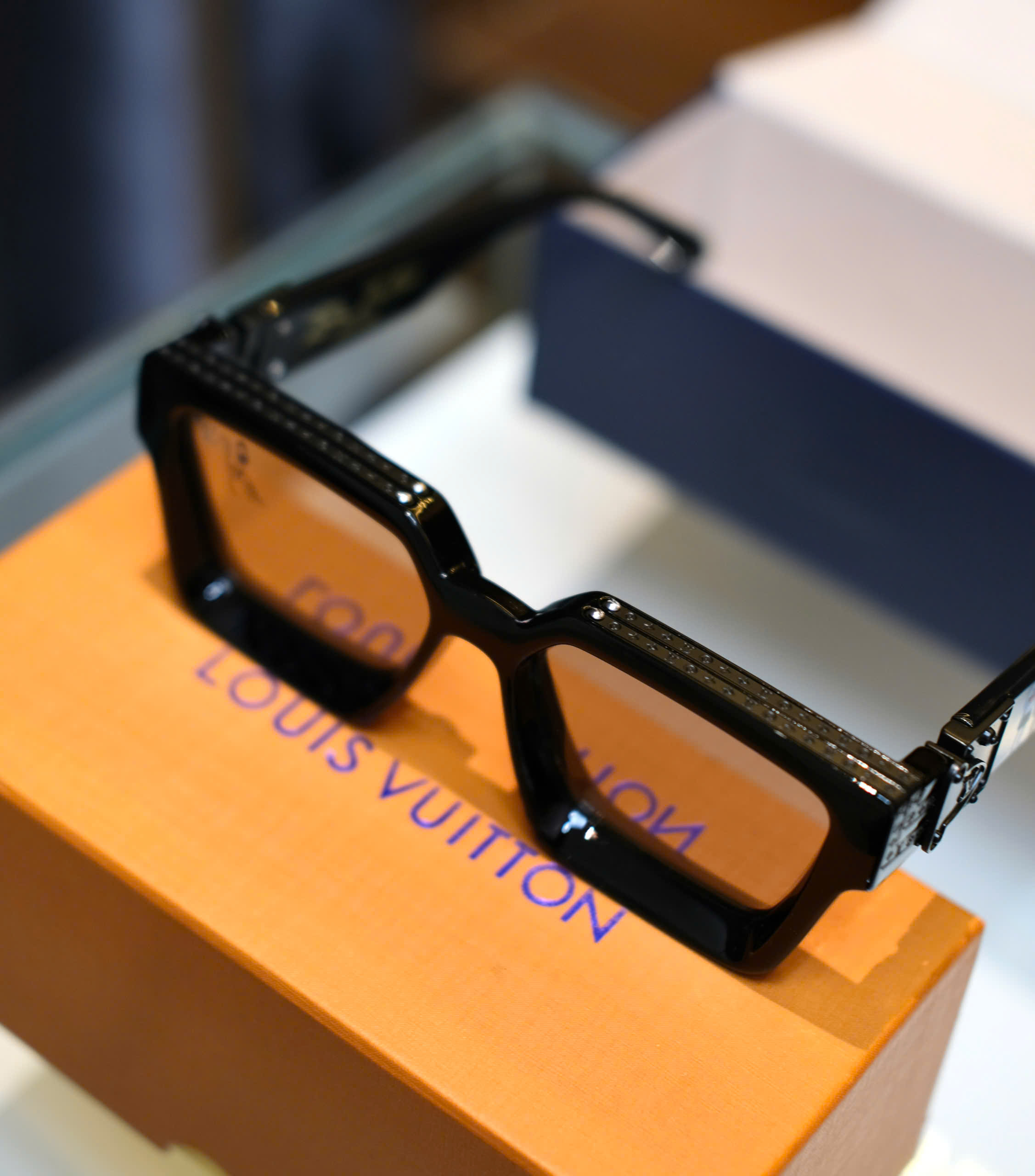 Kính mắt thời trang Louis Vuitton LV Đen phối hoa vân viền logo gọng Like Auth on web fullbox DDT