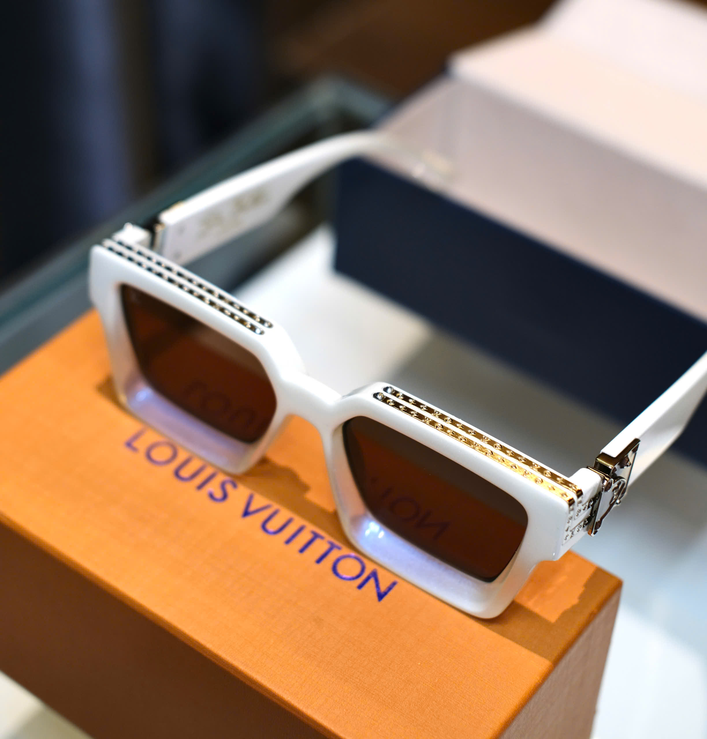 Kính mắt thời trang Louis Vuitton LV Trắng mắt Đen phối hoa vân viền logo gọng Like Auth on web fullbox DDT