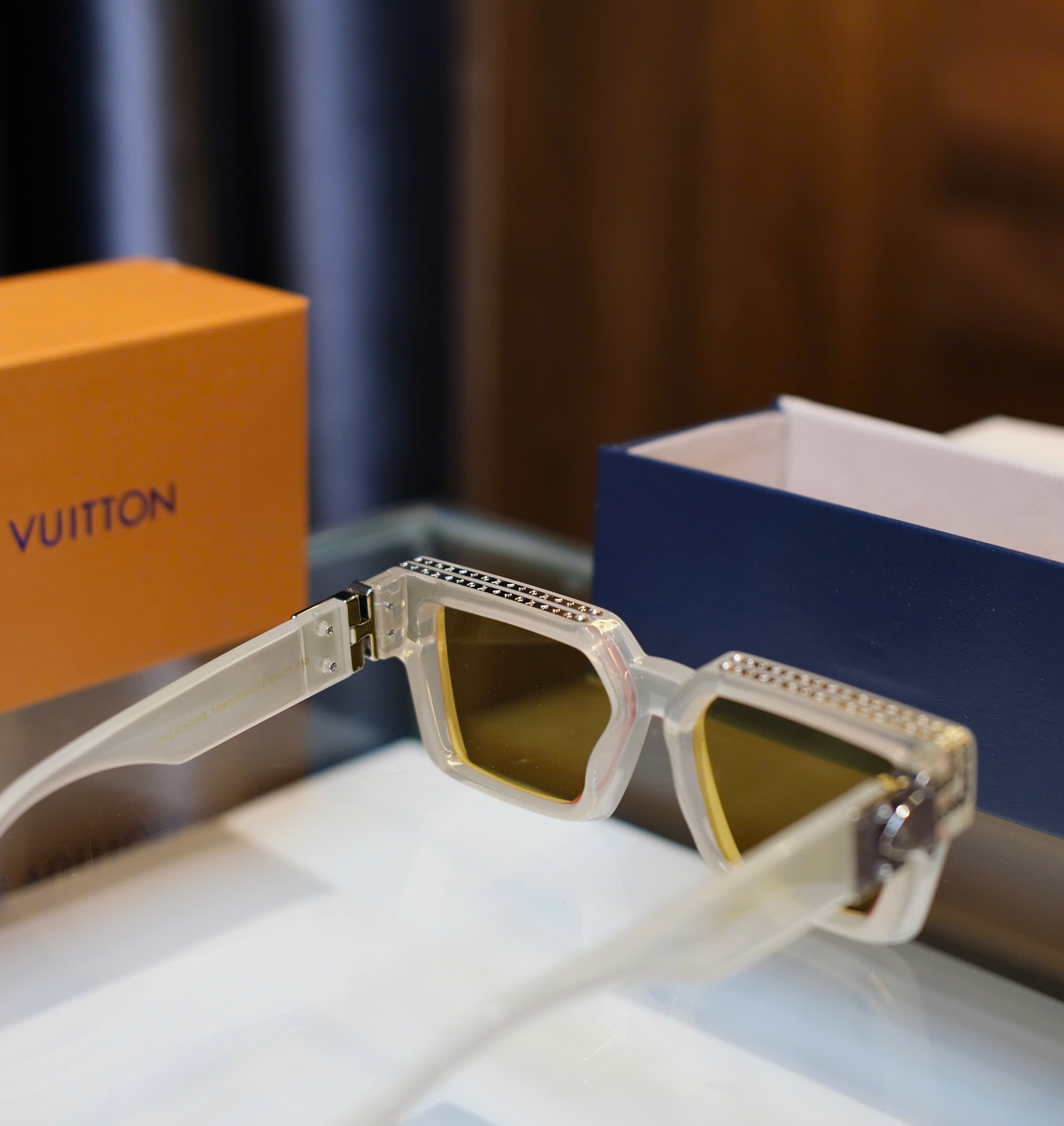Kính mắt thời trang Louis Vuitton LV Trắng mắt Vàng phối hoa vân viền logo gọng Like Auth on web fullbox DDT