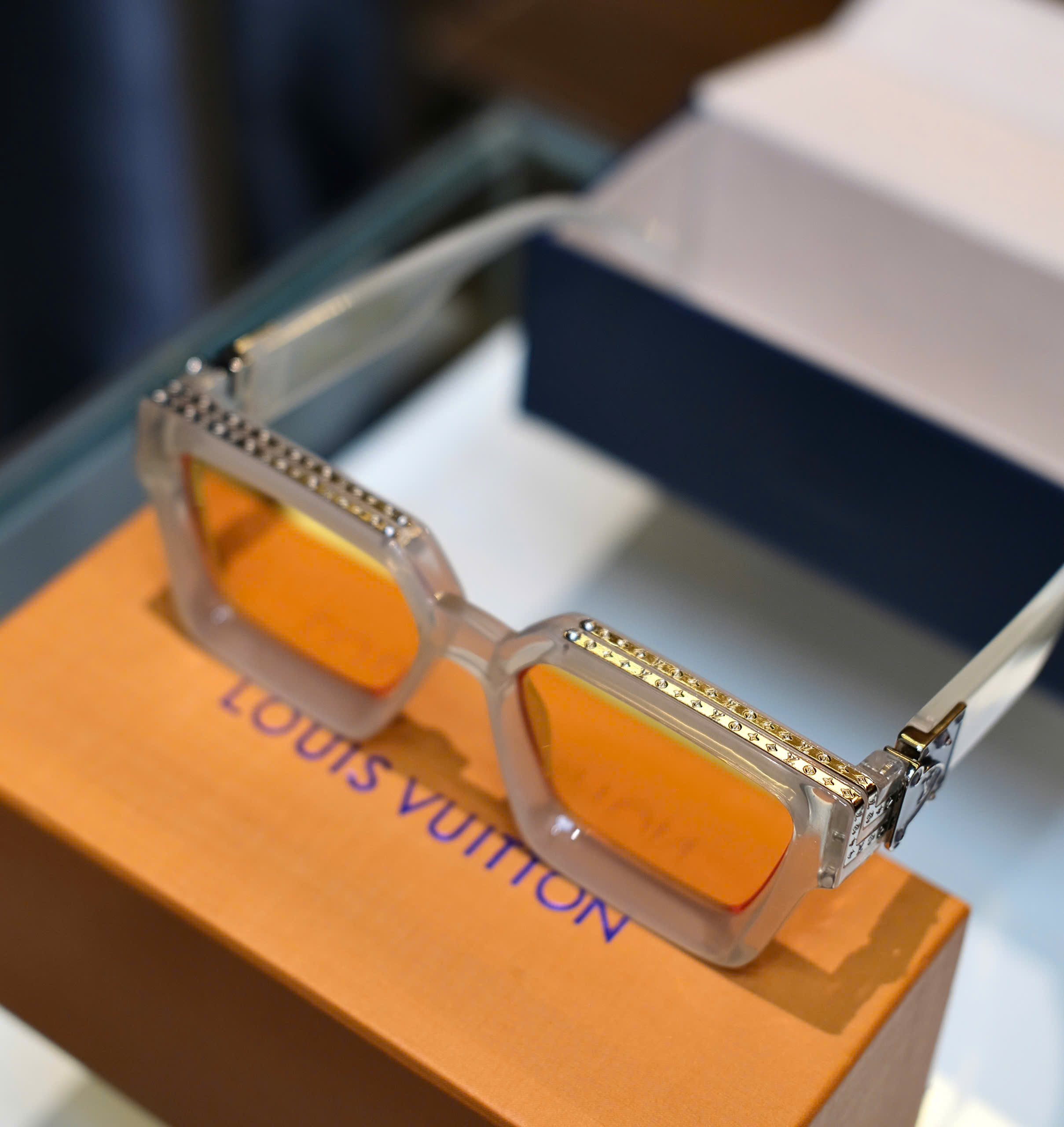 Kính mắt thời trang Louis Vuitton LV Trắng mắt Vàng phối hoa vân viền logo gọng Like Auth on web fullbox DDT