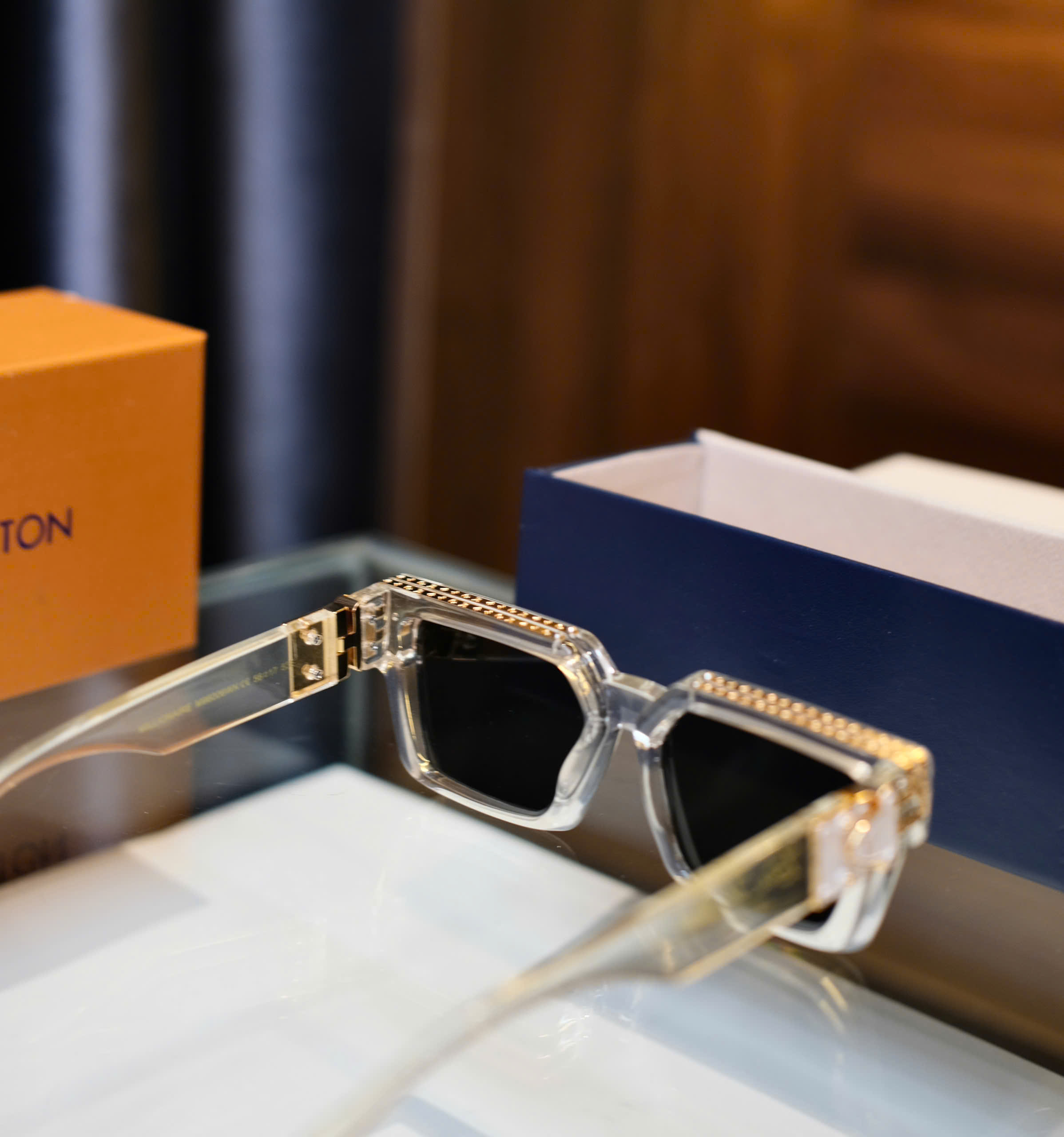 Kính mắt thời trang Louis Vuitton LV Trắng trong mắt Đen phối hoa vân viền logo gọng Like Auth on web fullbox DDT