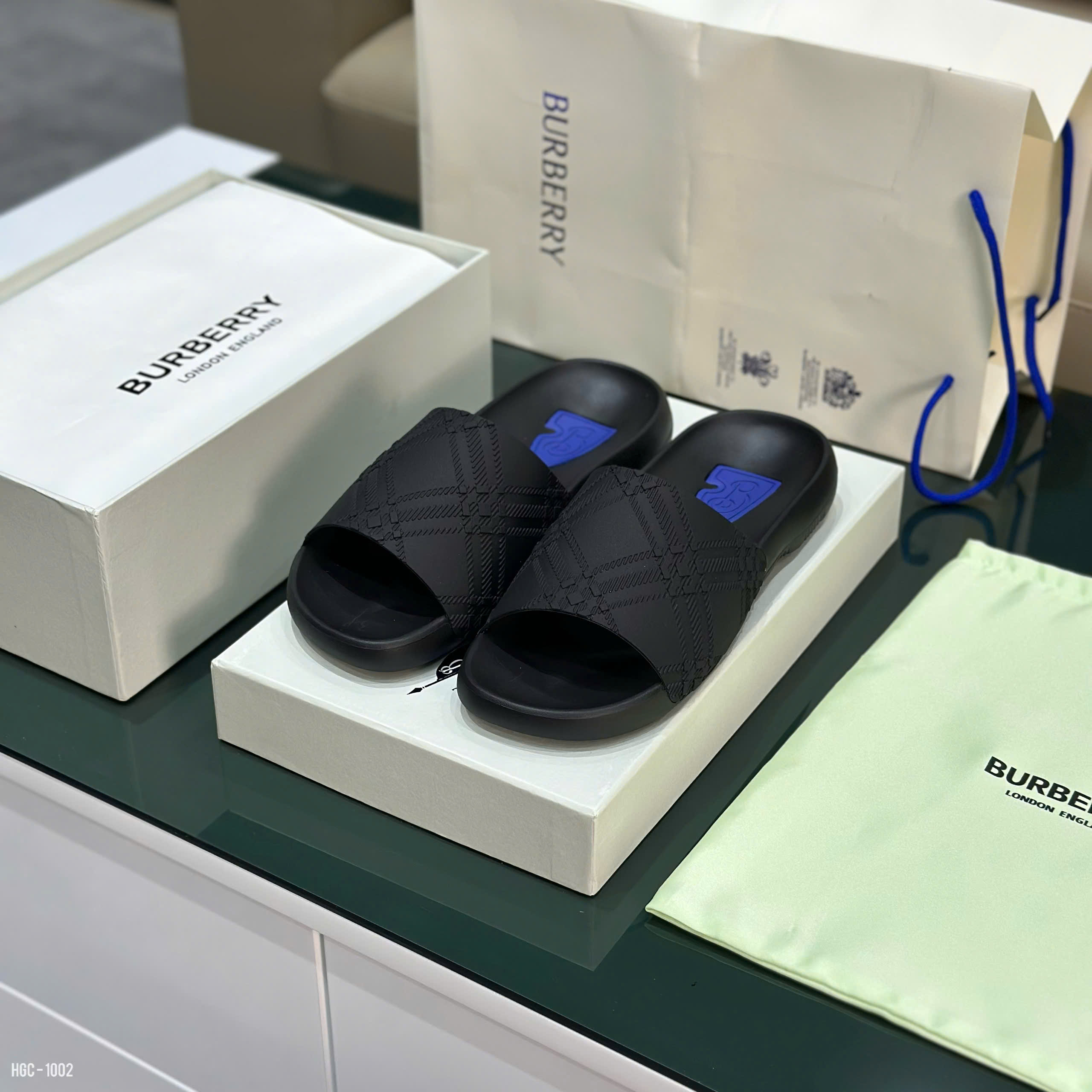 Dép lê quai ngang Burberry BBR Đen kẻ sọc nổi logo Xanh đế Like Auth on web fullbox bill thẻ HG