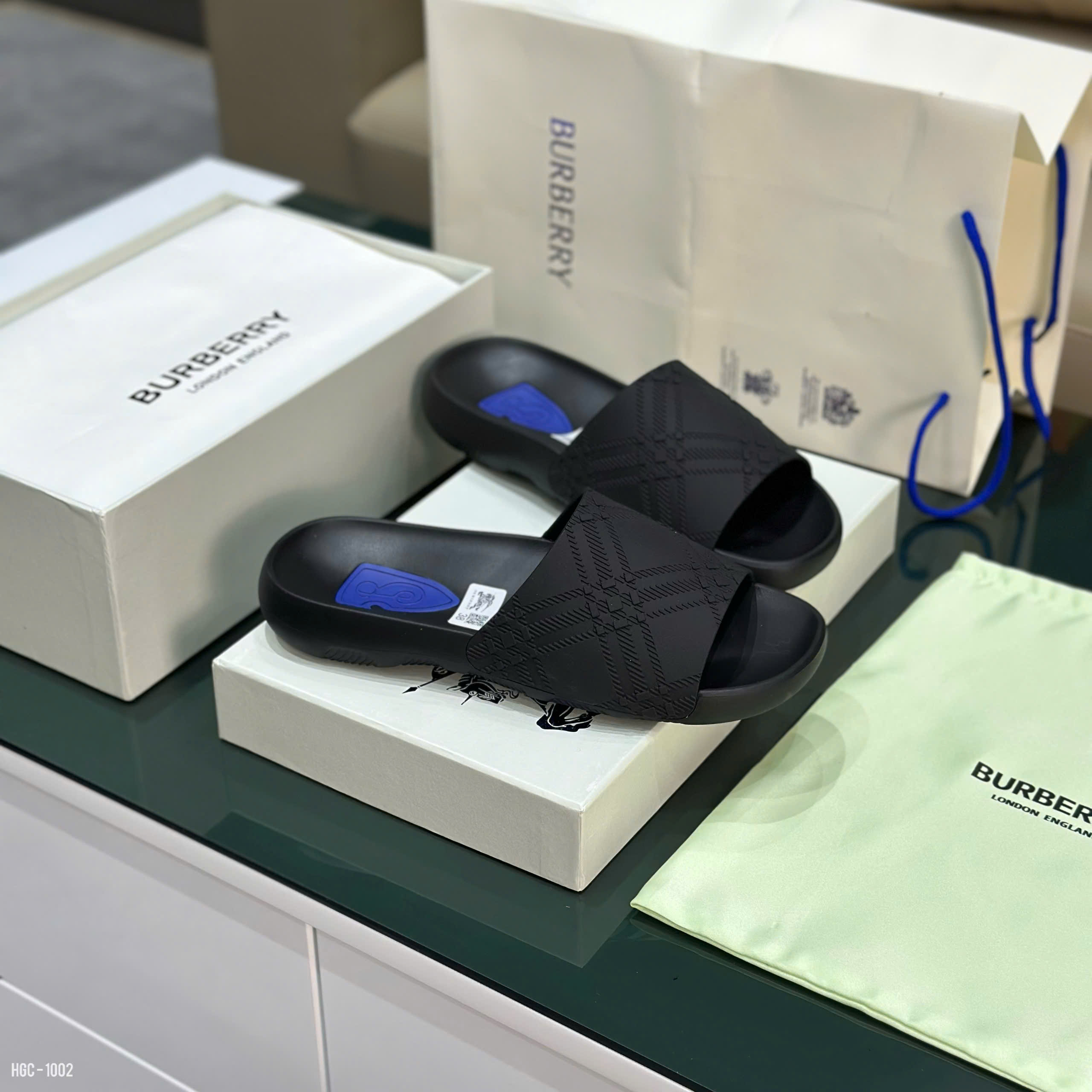 Dép lê quai ngang Burberry BBR Đen kẻ sọc nổi logo Xanh đế Like Auth on web fullbox bill thẻ HG