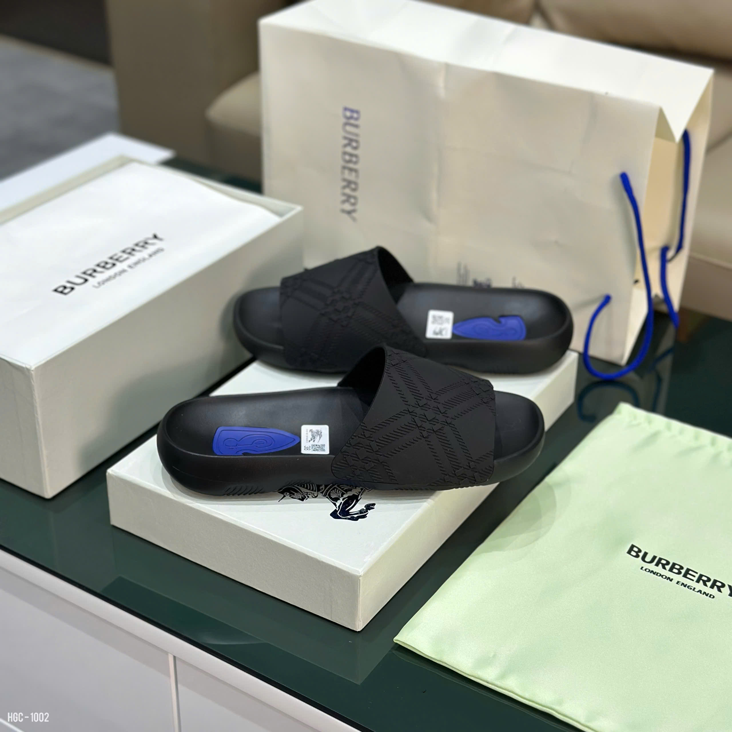 Dép lê quai ngang Burberry BBR Đen kẻ sọc nổi logo Xanh đế Like Auth on web fullbox bill thẻ HG