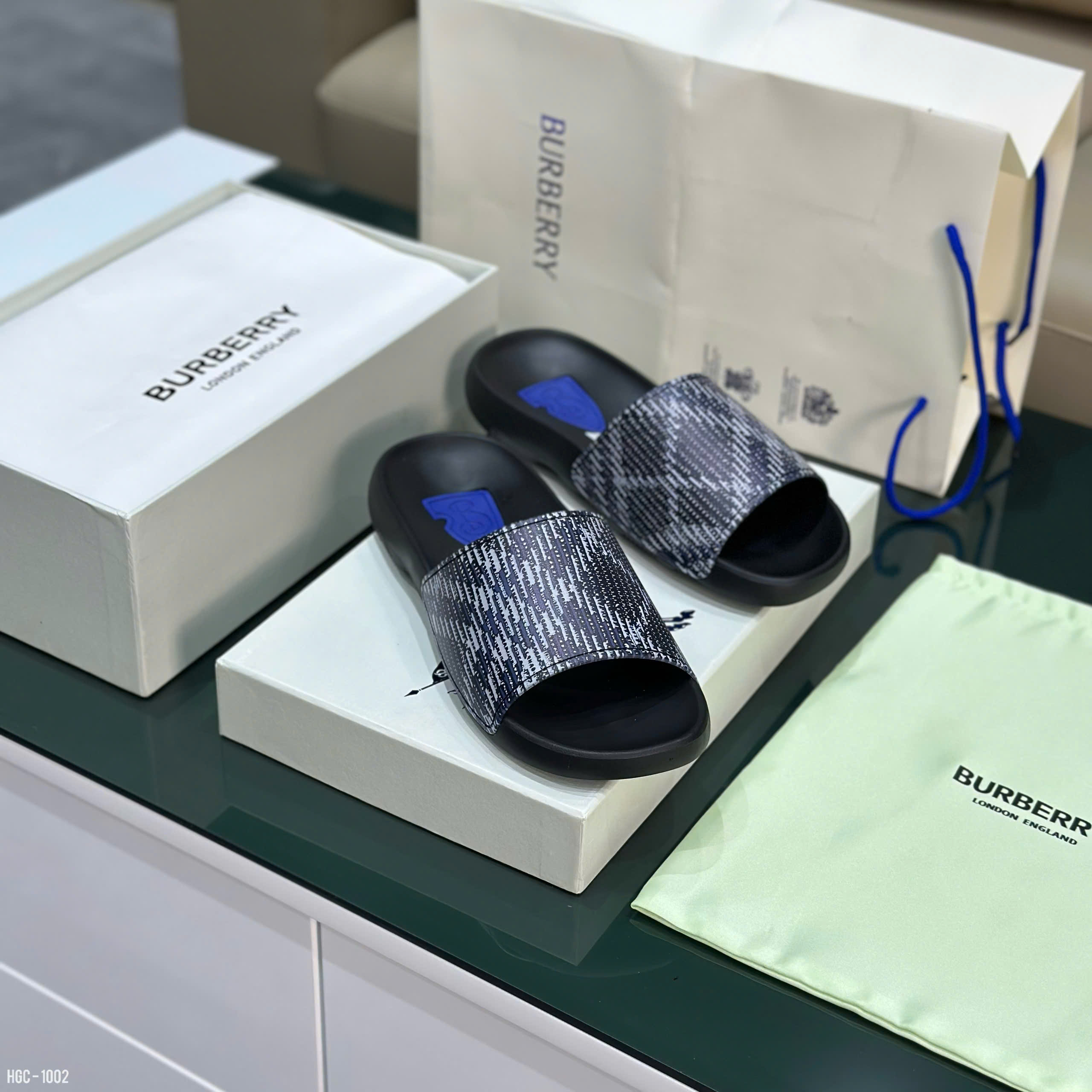Dép lê quai ngang Burberry BBR Đen kẻ sọc logo Xanh đế Like Auth on web fullbox bill thẻ HG