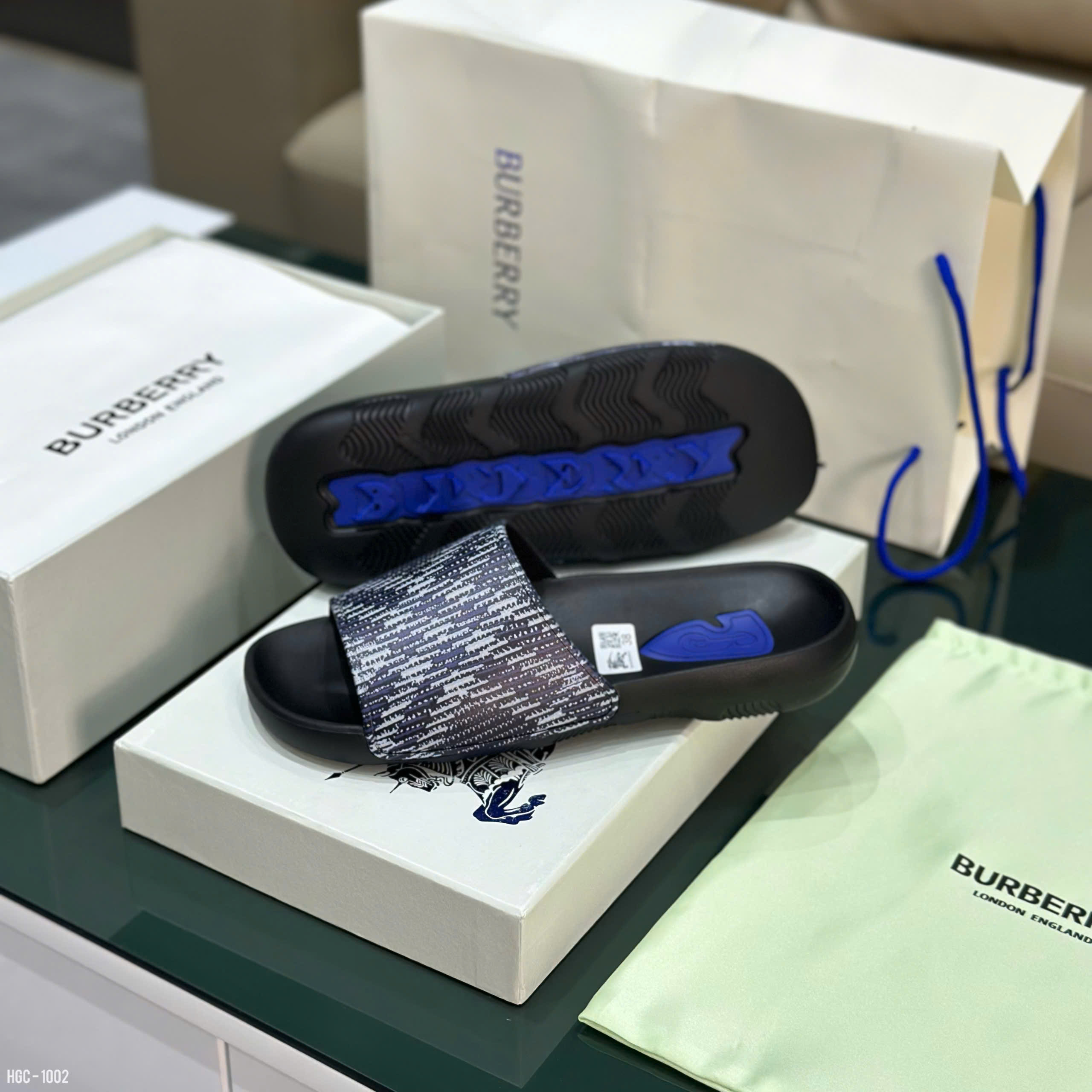 Dép lê quai ngang Burberry BBR Đen kẻ sọc logo Xanh đế Like Auth on web fullbox bill thẻ HG