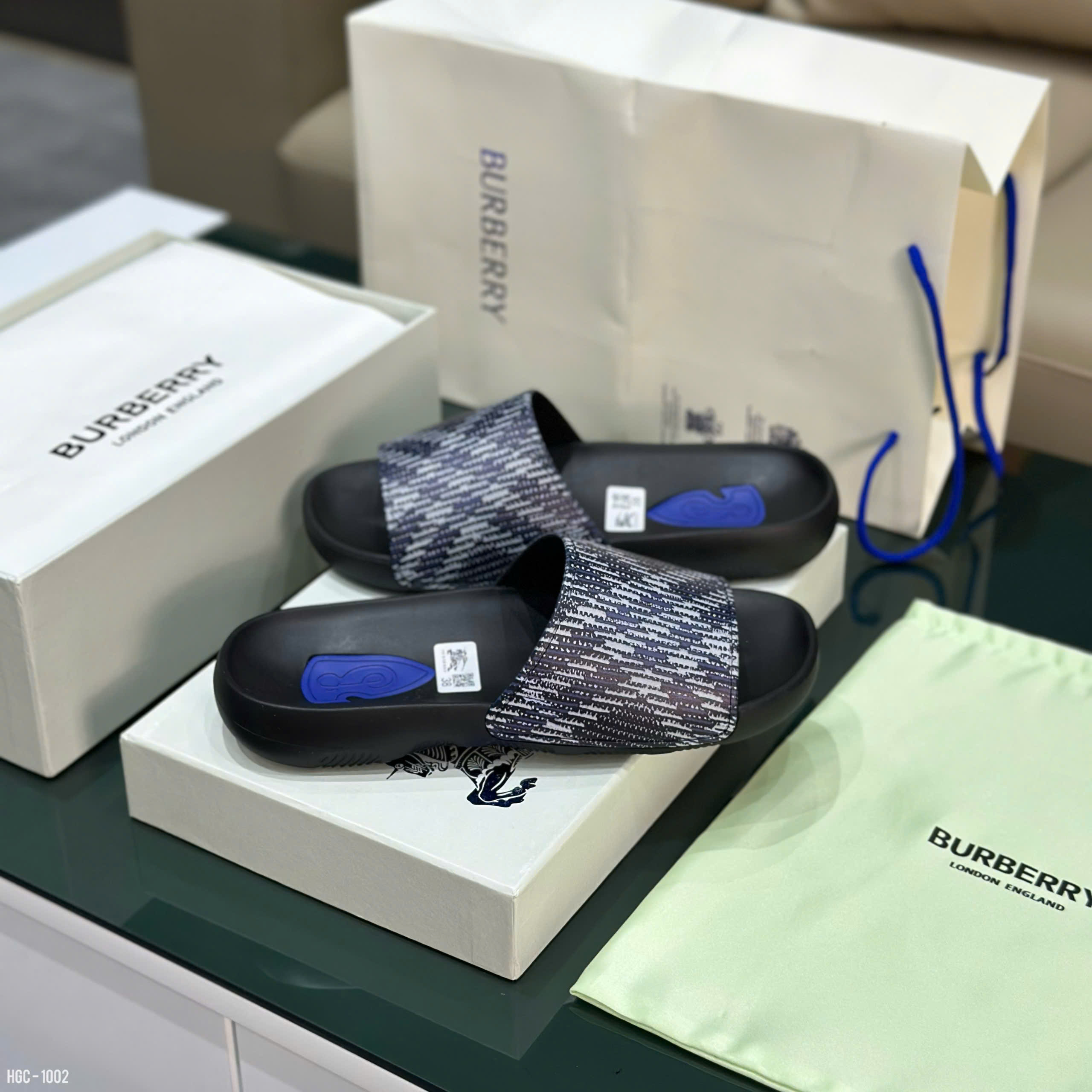 Dép lê quai ngang Burberry BBR Đen kẻ sọc logo Xanh đế Like Auth on web fullbox bill thẻ HG