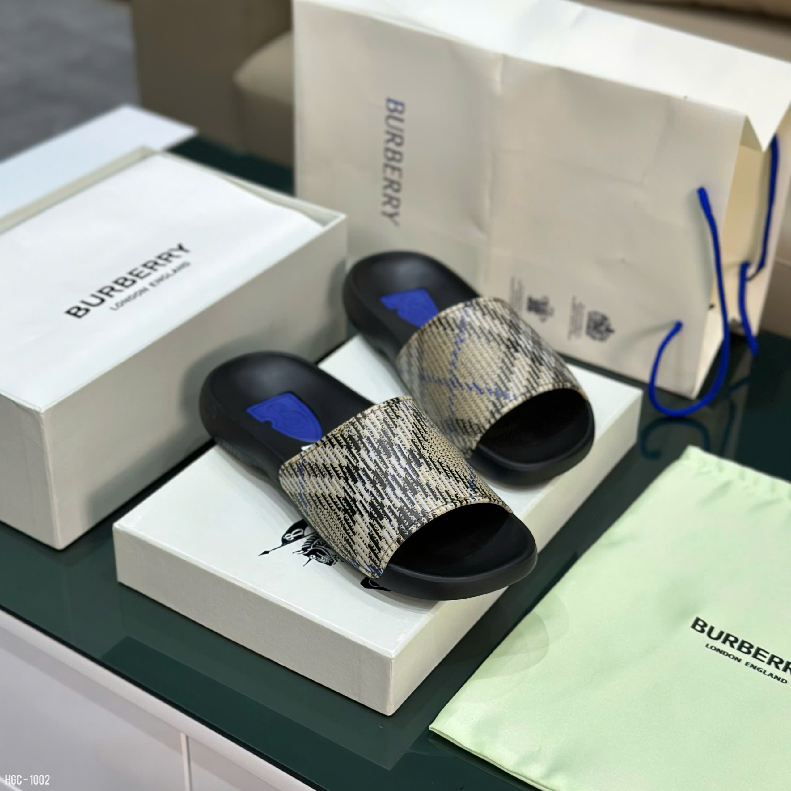 Dép lê quai ngang Burberry BBR Nâu Be kẻ sọc logo Xanh đế Like Auth on web fullbox bill thẻ HG
