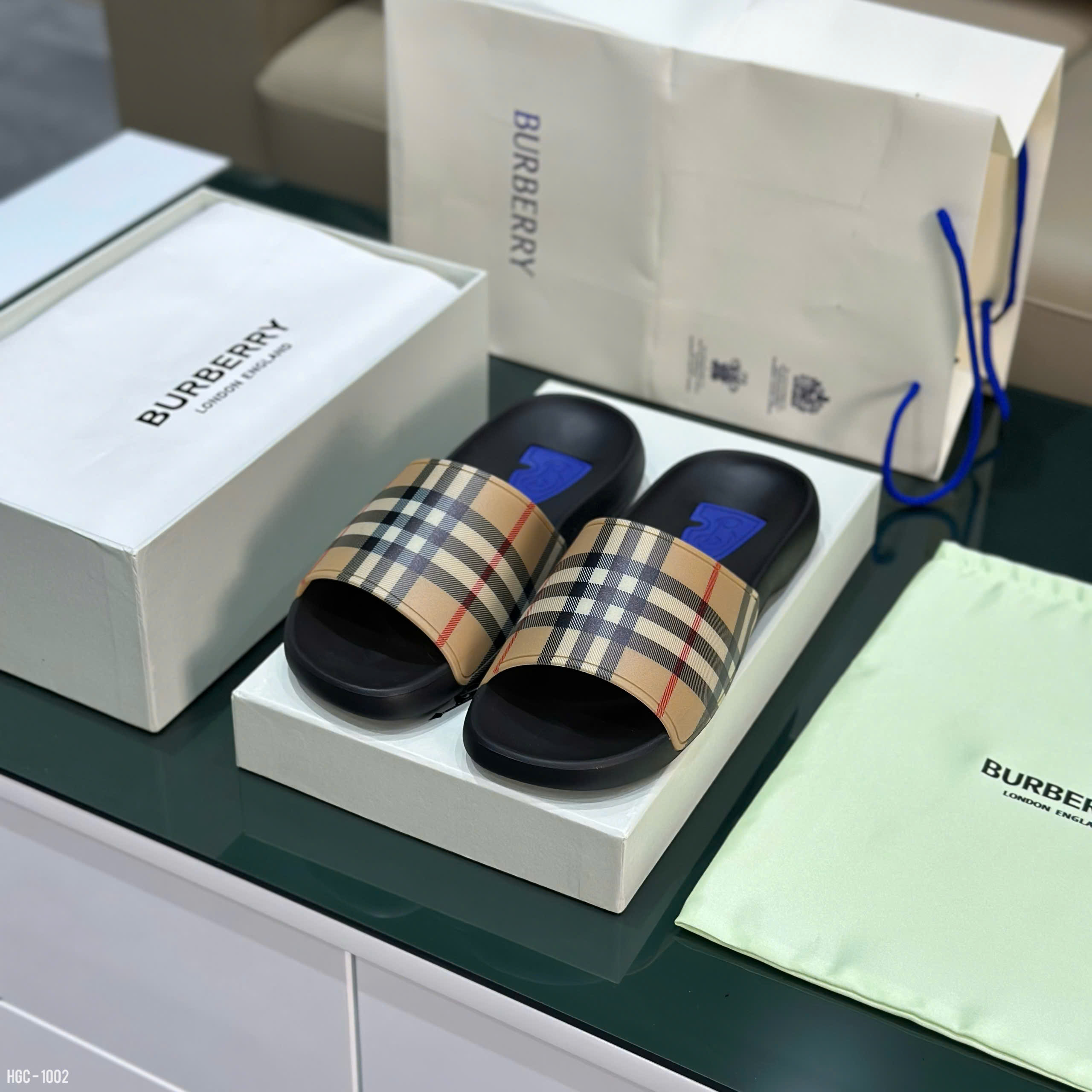 Dép lê quai ngang Burberry BBR Nâu kẻ sọc basic logo Xanh đế Like Auth on web fullbox bill thẻ HG