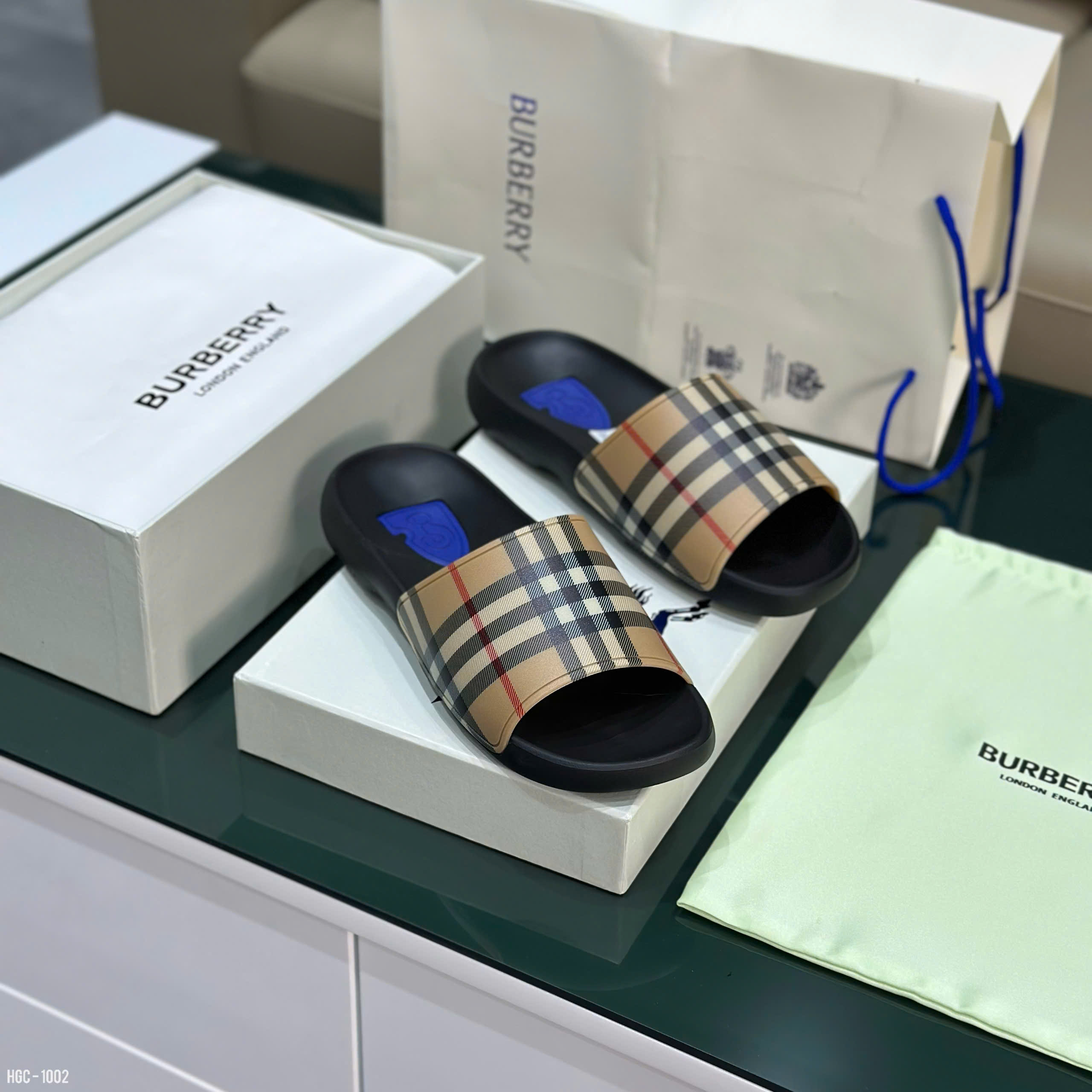 Dép lê quai ngang Burberry BBR Nâu kẻ sọc basic logo Xanh đế Like Auth on web fullbox bill thẻ HG