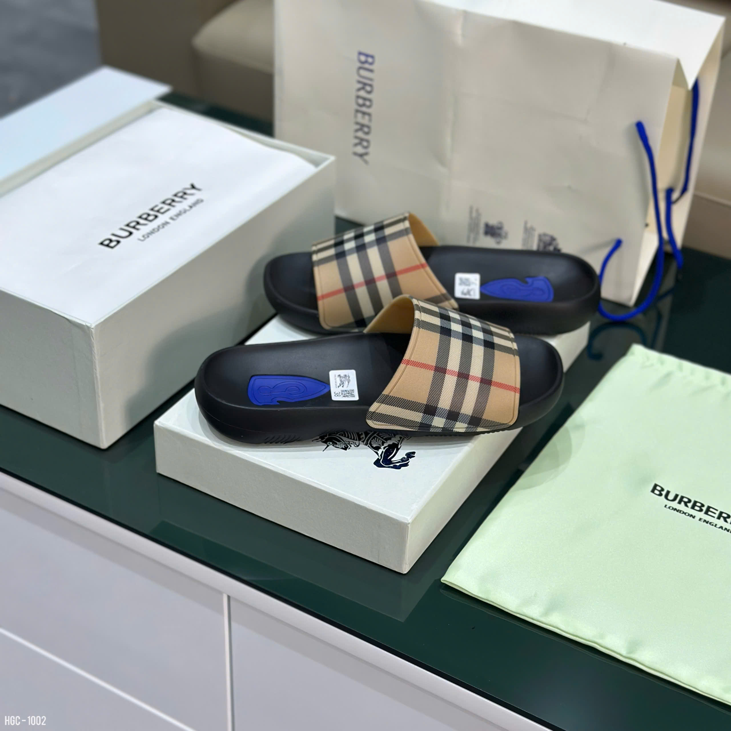 Dép lê quai ngang Burberry BBR Nâu kẻ sọc basic logo Xanh đế Like Auth on web fullbox bill thẻ HG