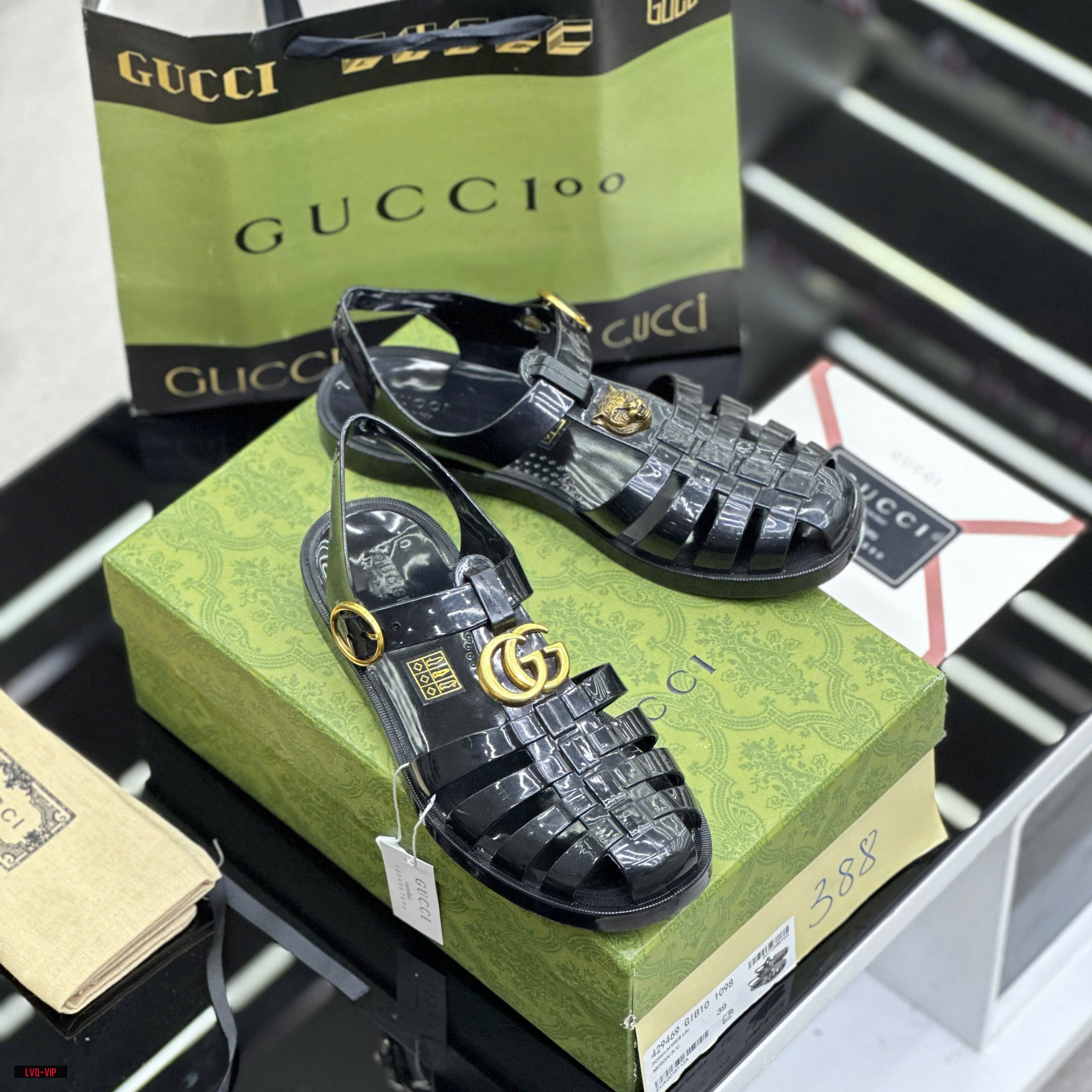 Dép rọ sandal Gucci GC Đen bóng logo chữ Hổ Vàng Like Auth on web fullbox bill thẻ LVQ