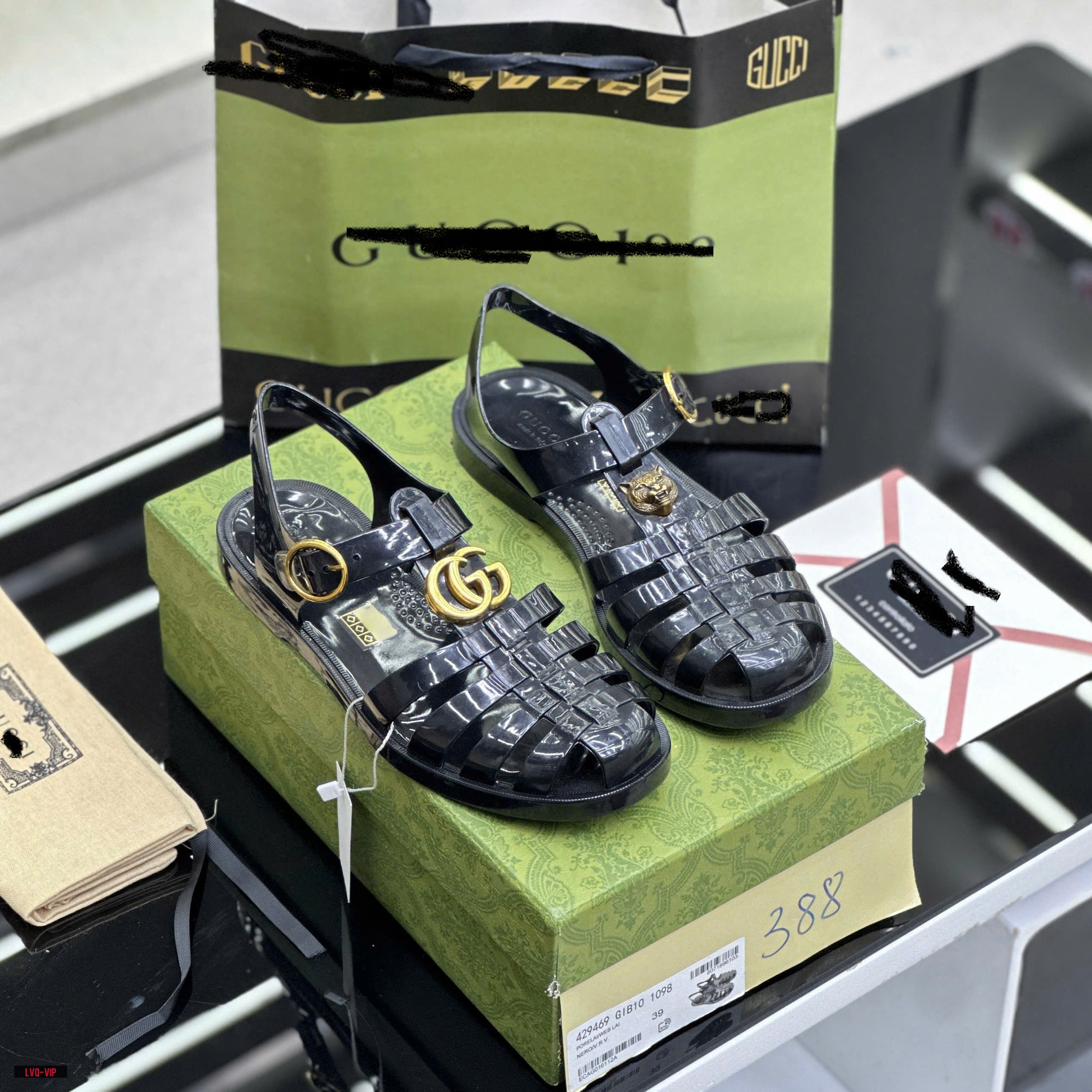 Dép rọ sandal Gucci GC Đen bóng logo chữ Hổ Vàng Like Auth on web fullbox bill thẻ LVQ