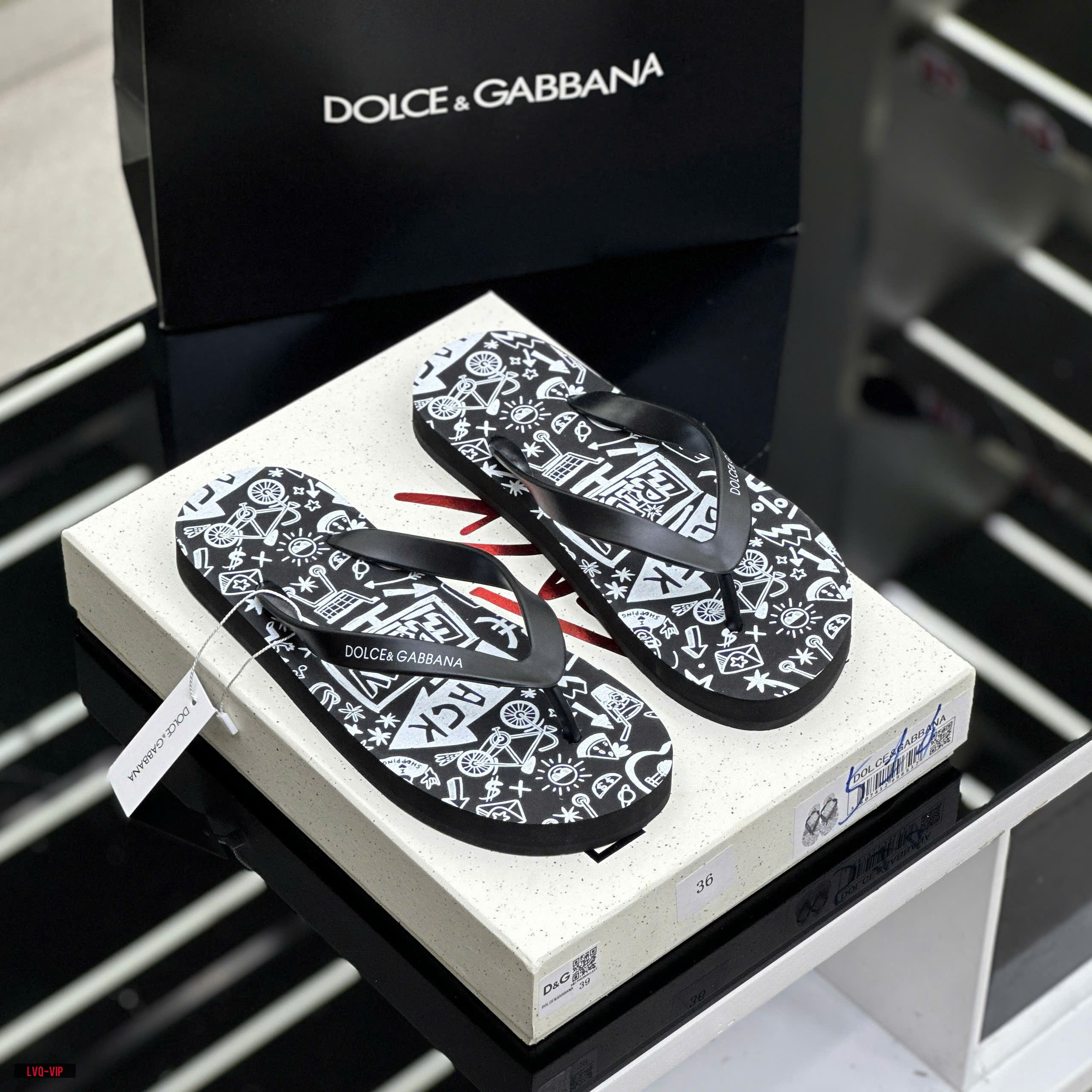 Dép tông, xỏ ngón Dolce Gabbana DG Đen họa tiết logo chữ Black Friday full đế Like Auth on web fullbox bill thẻ LVQ