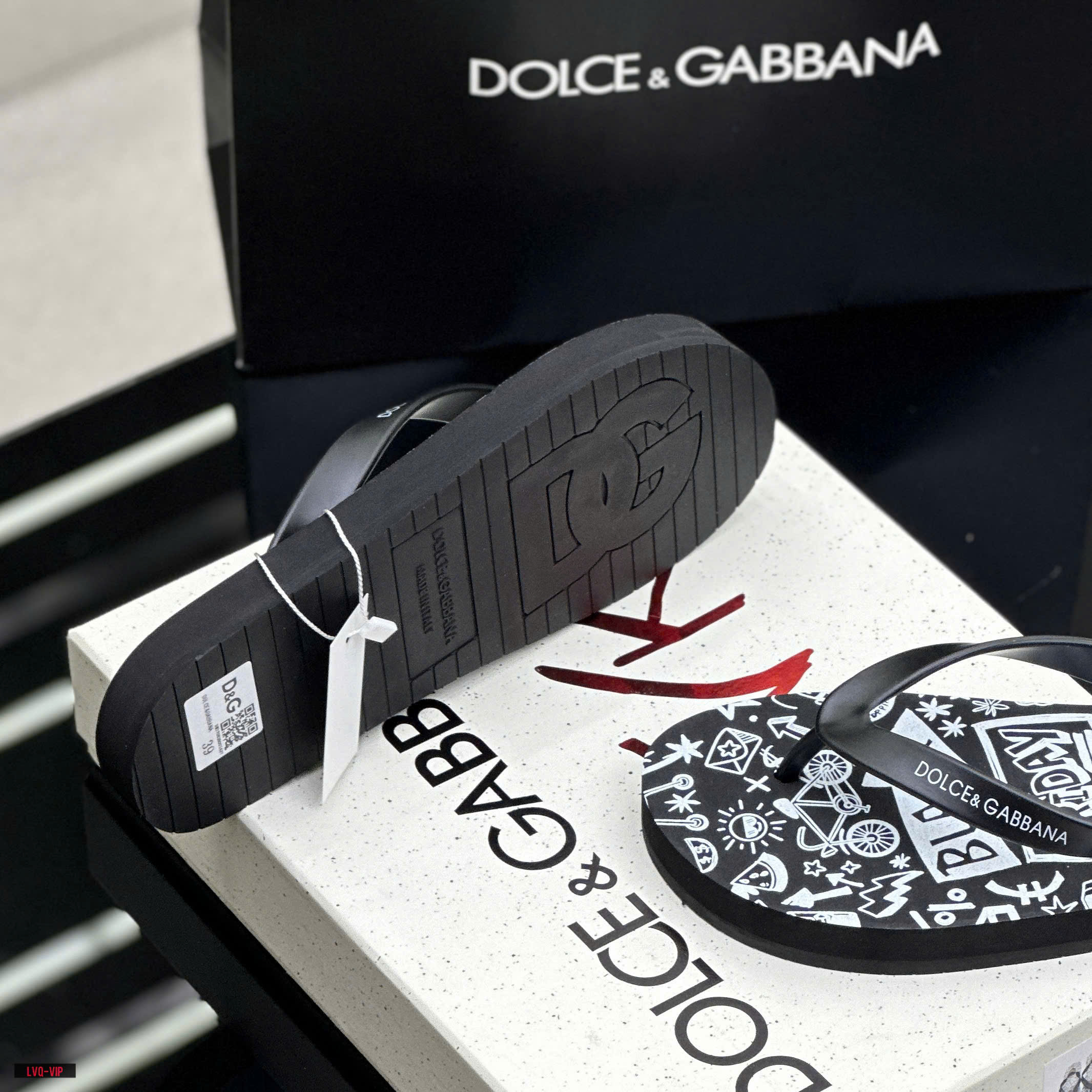 Dép tông, xỏ ngón Dolce Gabbana DG Đen họa tiết logo chữ Black Friday full đế Like Auth on web fullbox bill thẻ LVQ