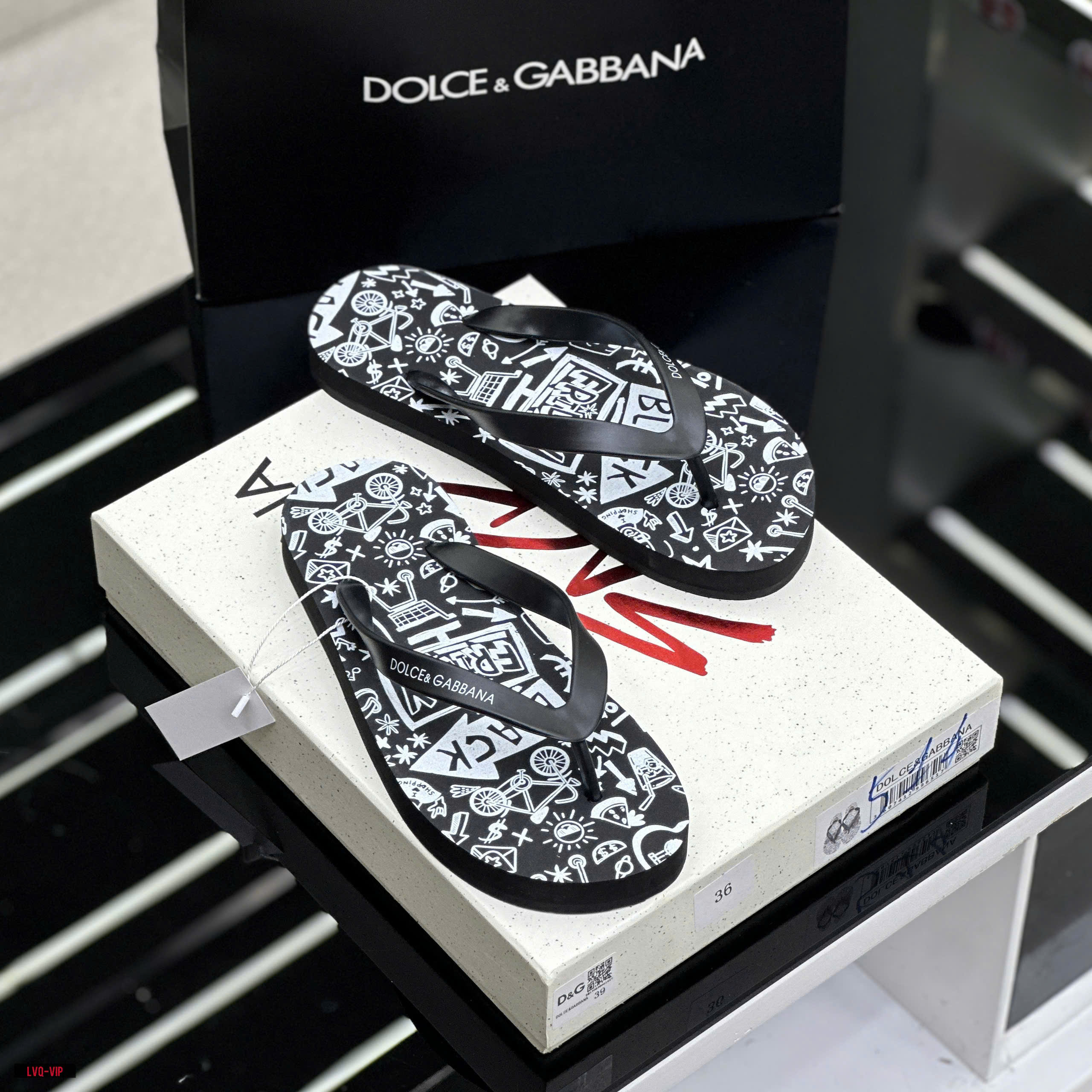 Dép tông, xỏ ngón Dolce Gabbana DG Đen họa tiết logo chữ Black Friday full đế Like Auth on web fullbox bill thẻ LVQ