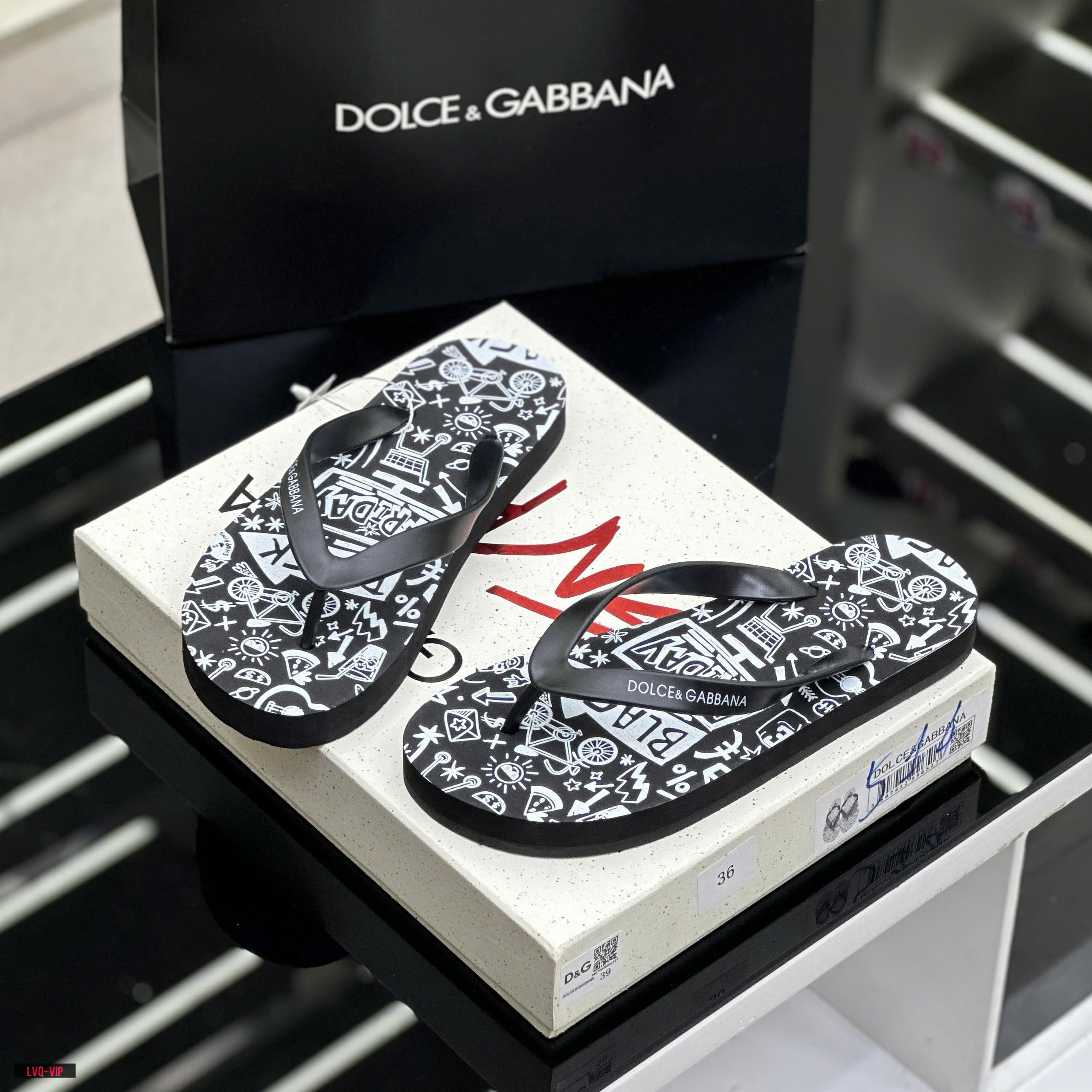 Dép tông, xỏ ngón Dolce Gabbana DG Đen họa tiết logo chữ Black Friday full đế Like Auth on web fullbox bill thẻ LVQ
