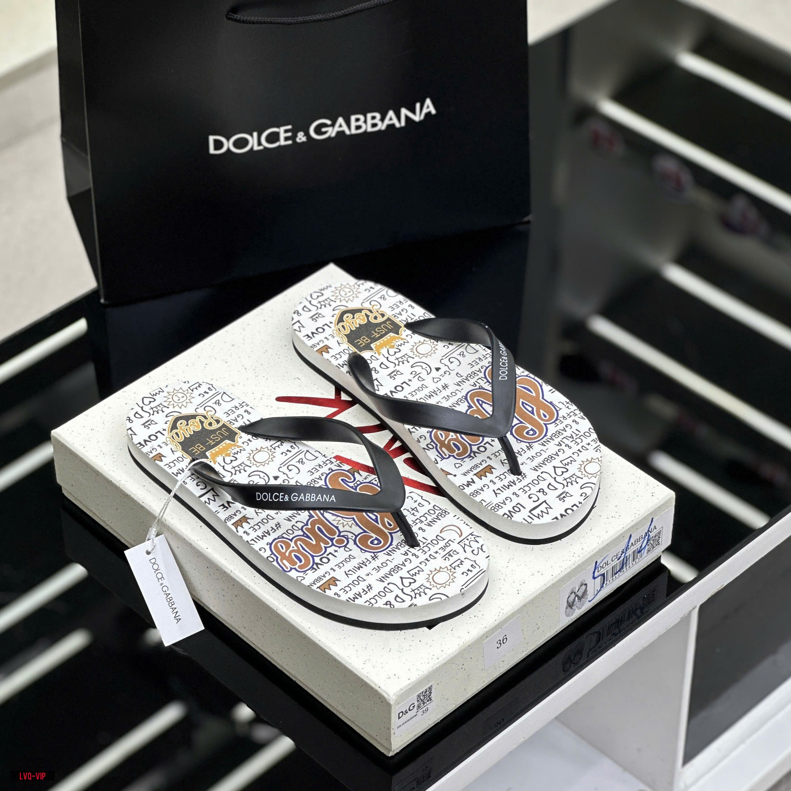 Dép tông, xỏ ngón Dolce Gabbana DG Trắng họa tiết chữ King full đế Like Auth on web fullbox bill thẻ LVQ