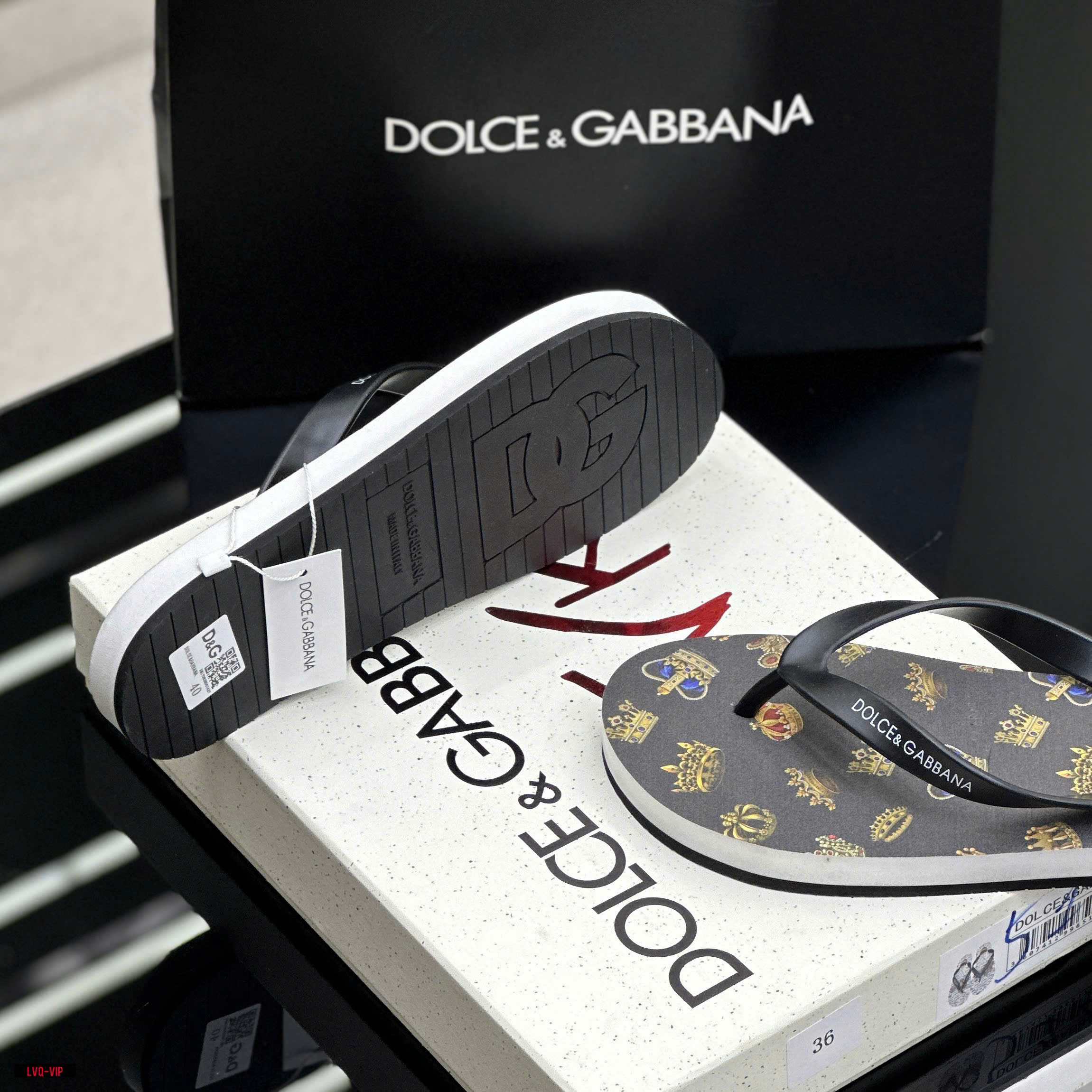 Dép tông, xỏ ngón Dolce Gabbana DG Đen họa tiết vương miện các mẫu full đế Like Auth on web fullbox bill thẻ LVQ