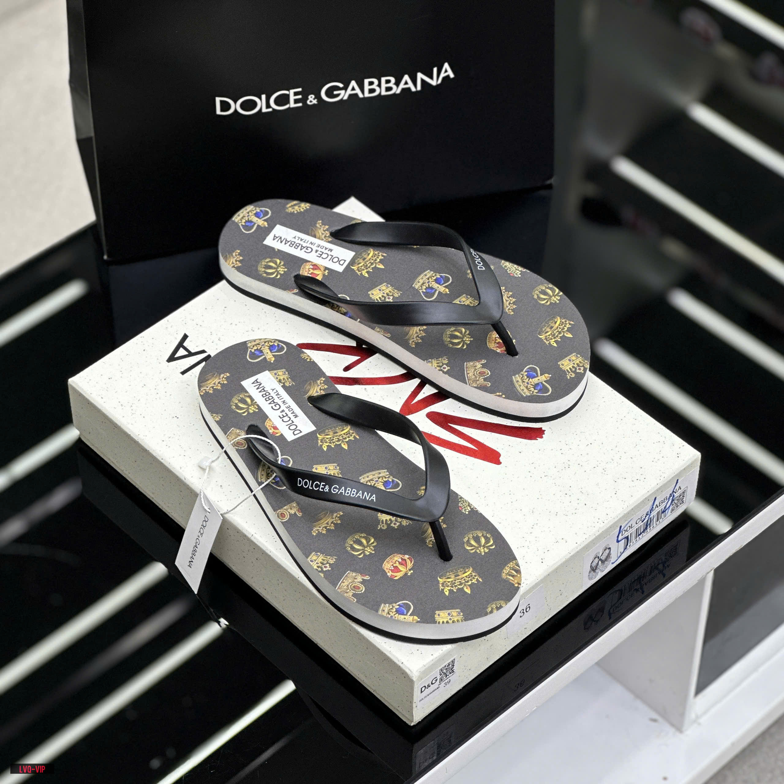 Dép tông, xỏ ngón Dolce Gabbana DG Đen họa tiết vương miện các mẫu full đế Like Auth on web fullbox bill thẻ LVQ