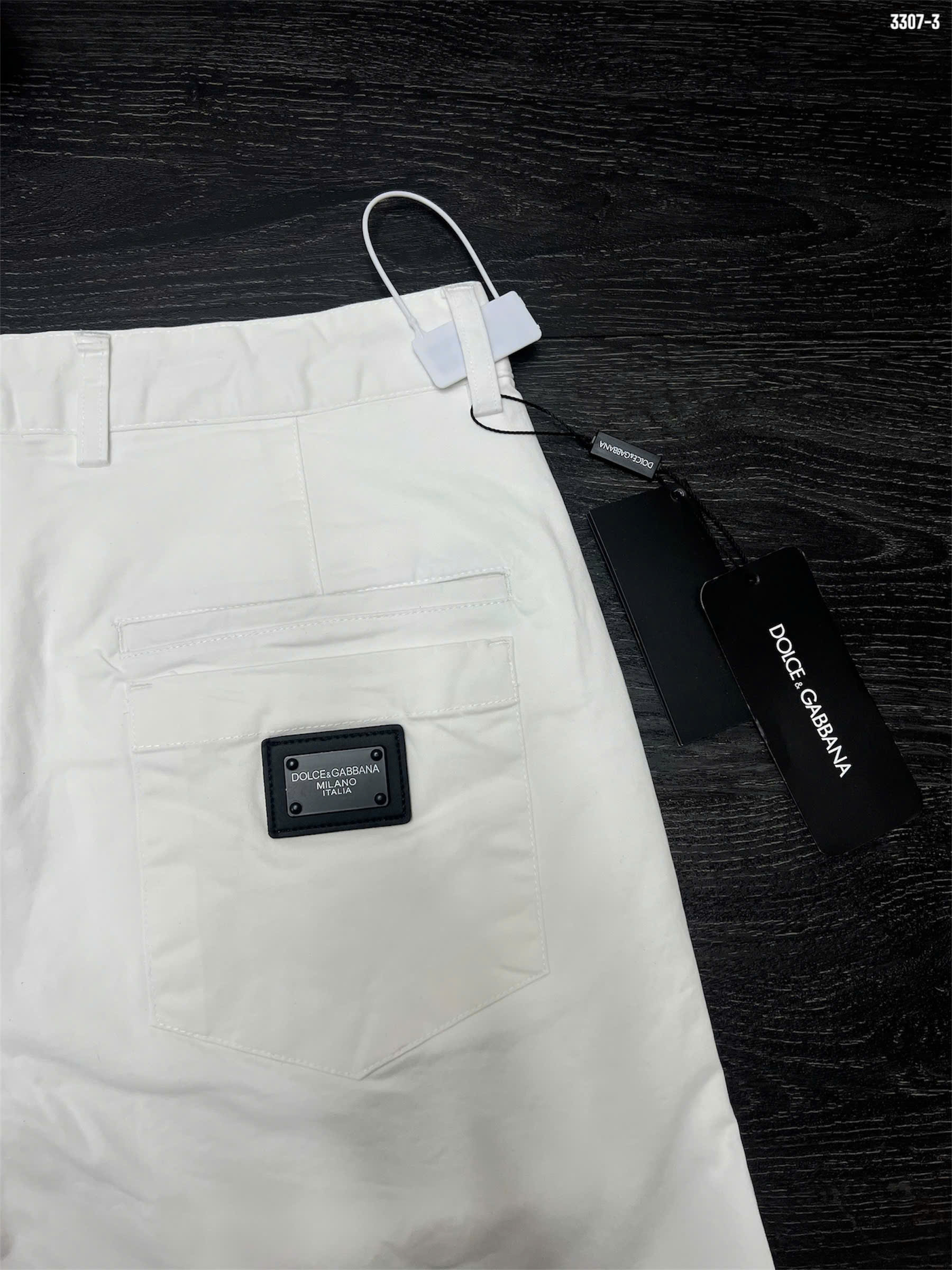 Quần short kaki Dolce Gabbana DG Trắng logo treo cạp tag vuông thêu túi sau Like Auth 1-1 on web DDT