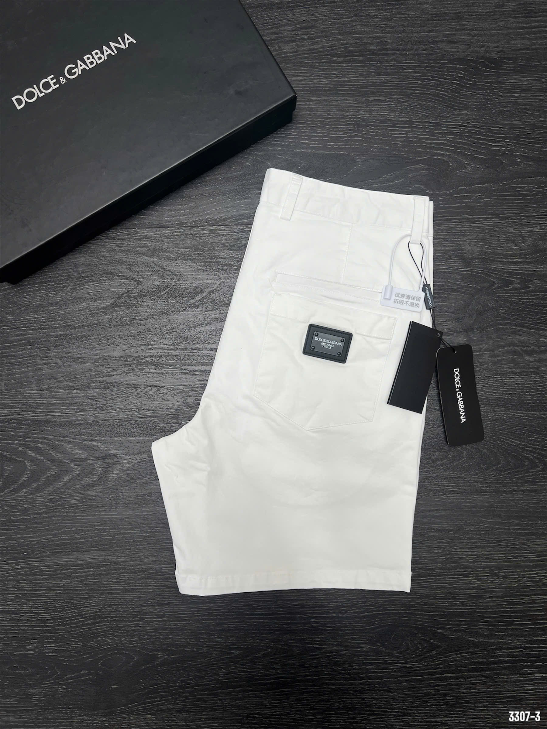 Quần short kaki Dolce Gabbana DG Trắng logo treo cạp tag vuông thêu túi sau Like Auth 1-1 on web DDT