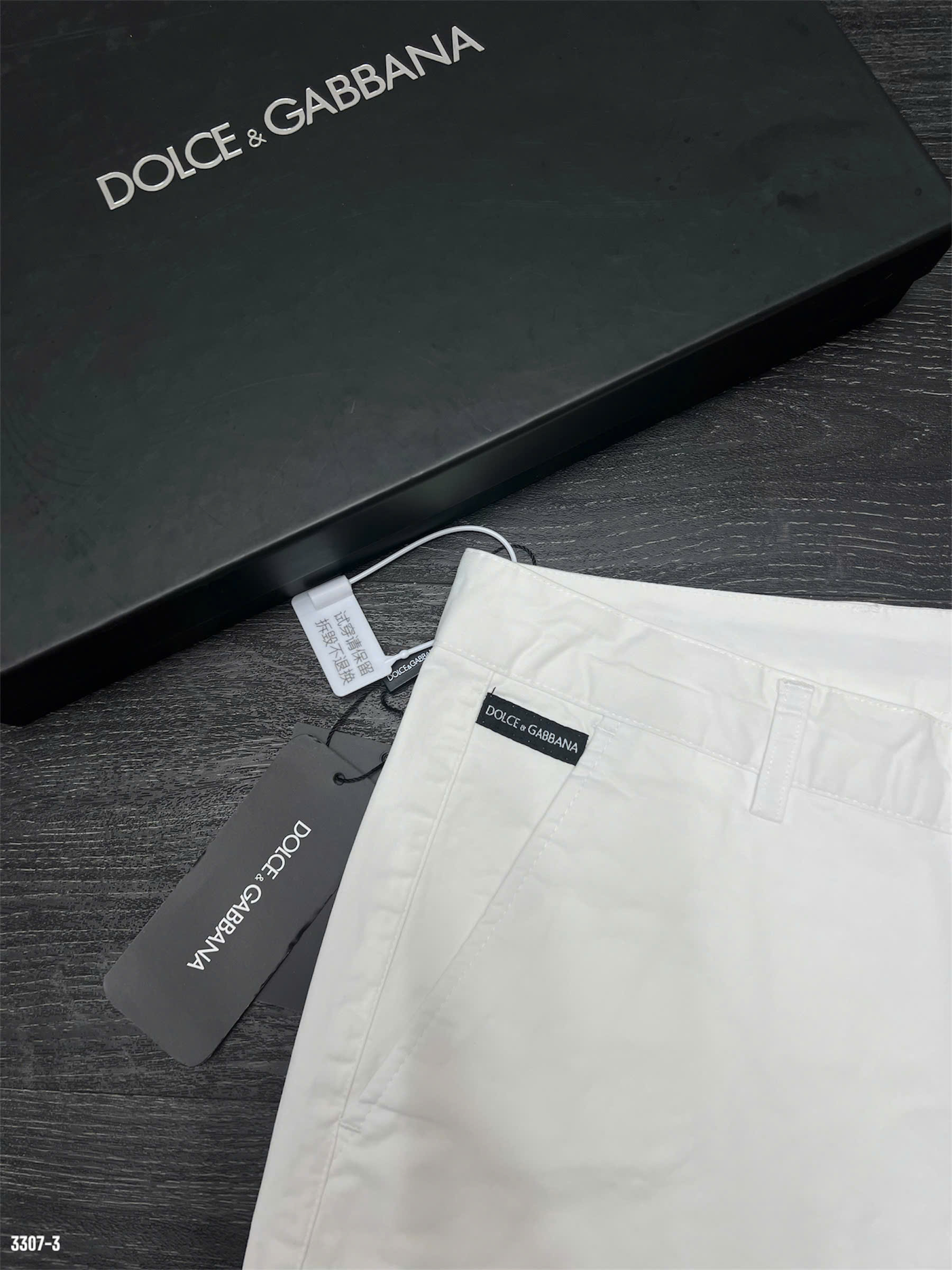 Quần short kaki Dolce Gabbana DG Trắng logo treo cạp tag vuông thêu túi sau Like Auth 1-1 on web DDT