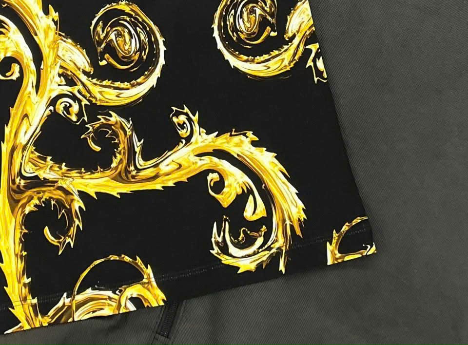 Áo polo Versace VS Đen họa tiết hoa văn gai Vàng Like Auth 1-1 on web MK