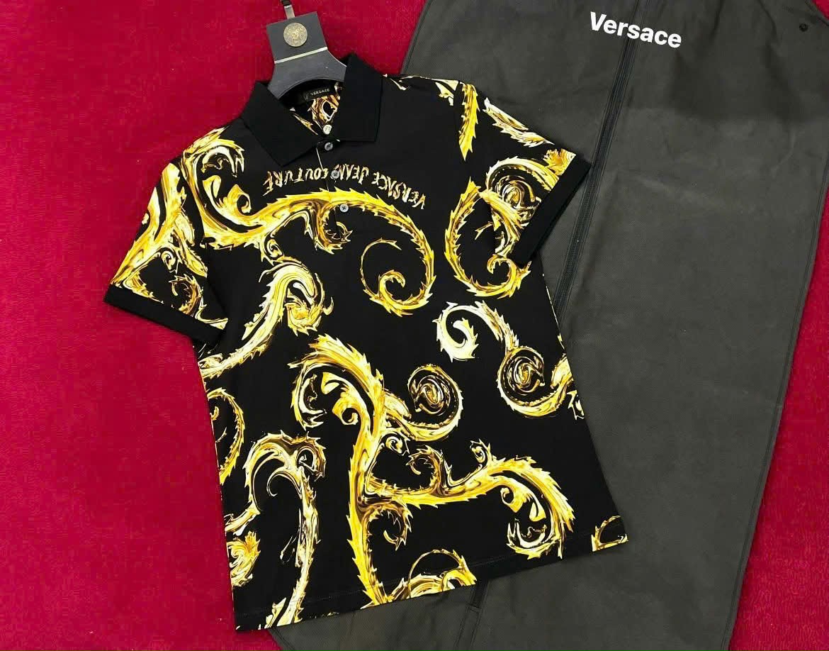 Áo polo Versace VS Đen họa tiết hoa văn gai Vàng Like Auth 1-1 on web MK