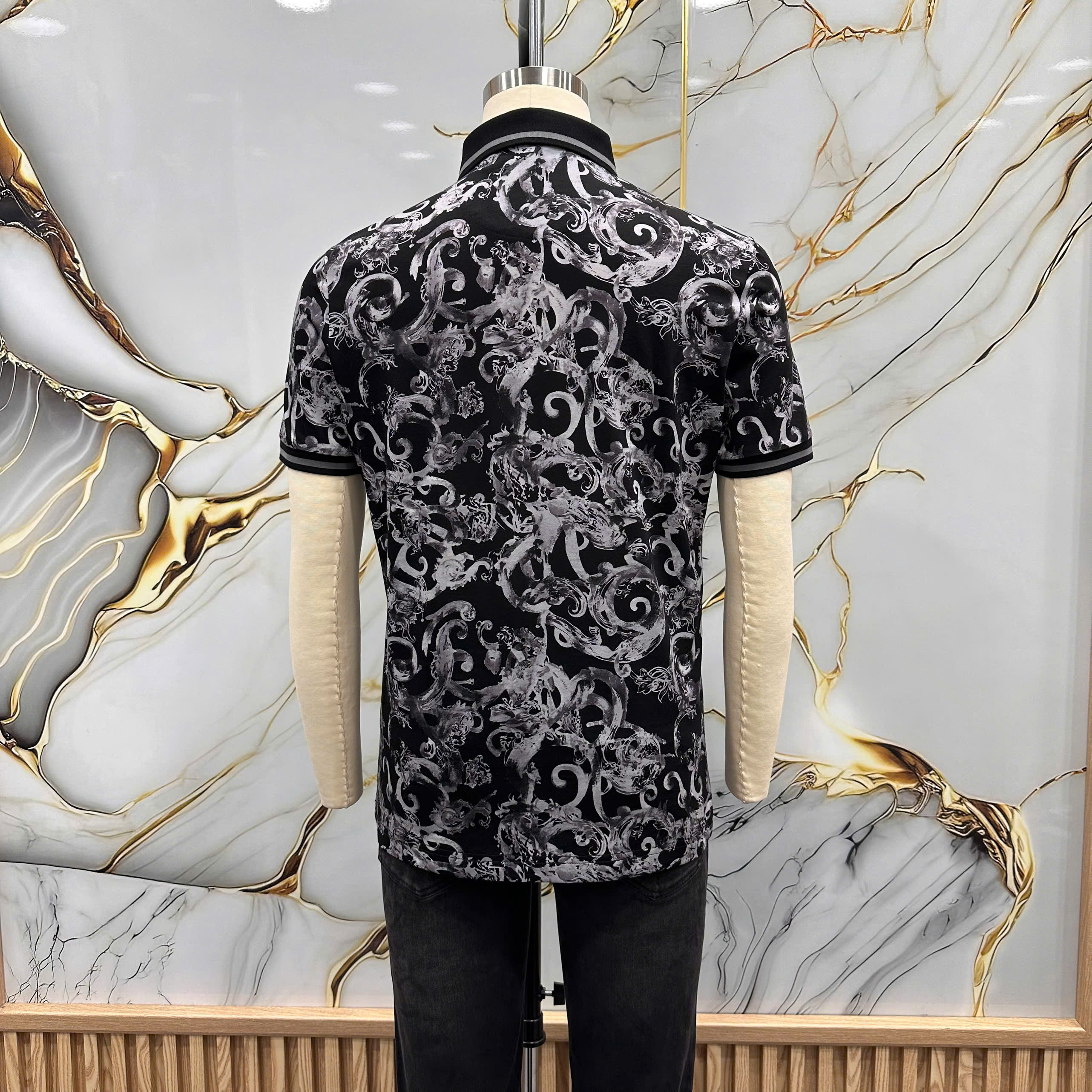 Áo polo Versace VS họa tiết Đen Trắng Like Auth 1-1 on web