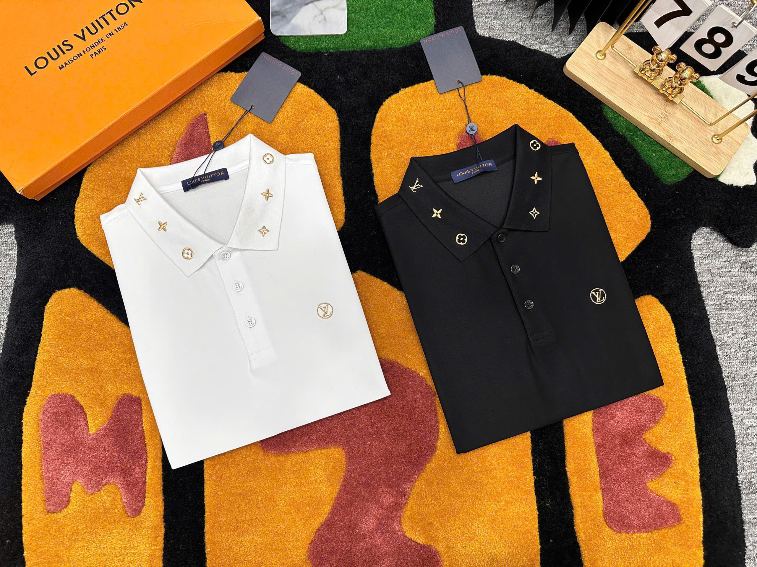 Áo polo Louis Vuitton LV logo hoa vân thêu cổ ngực Like Auth 1-1 on web MK